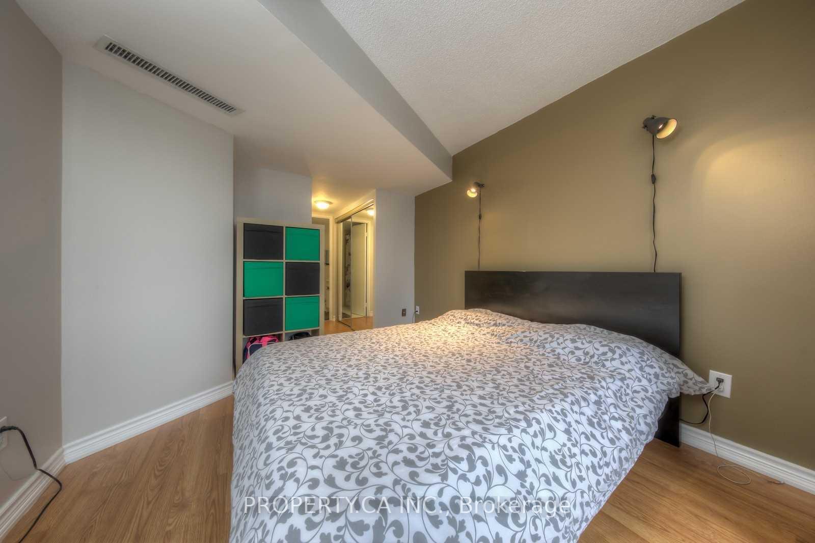 1001 Bay Street 2107, Toronto Unit: 2107