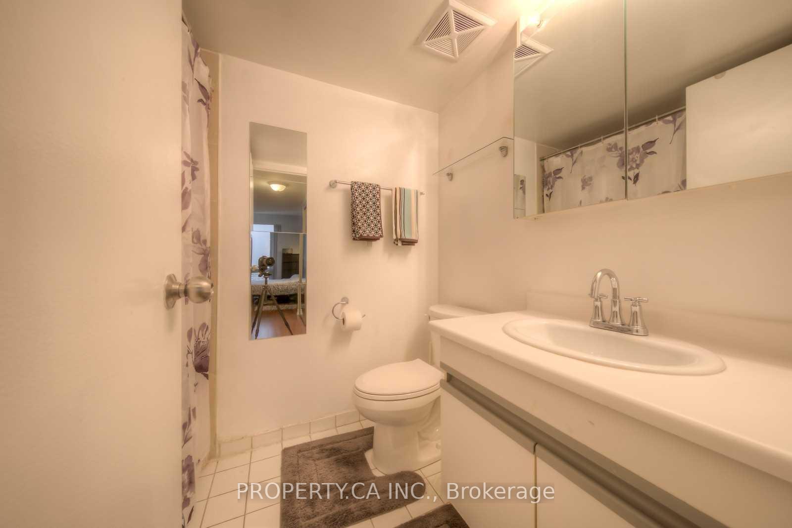 1001 Bay Street 2107, Toronto Unit: 2107