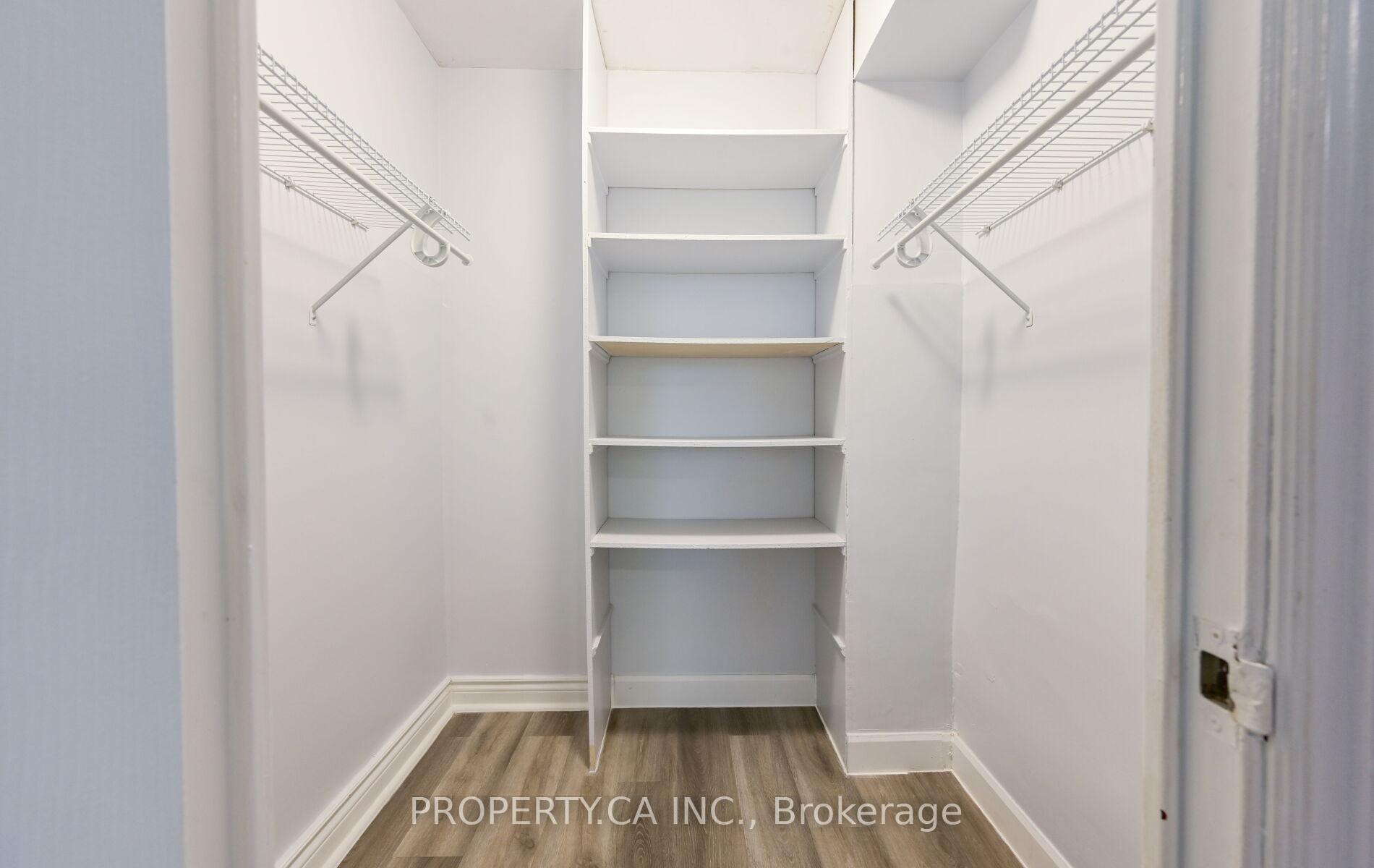 60 Pavane Linkway N/A 207, Toronto Unit: 207