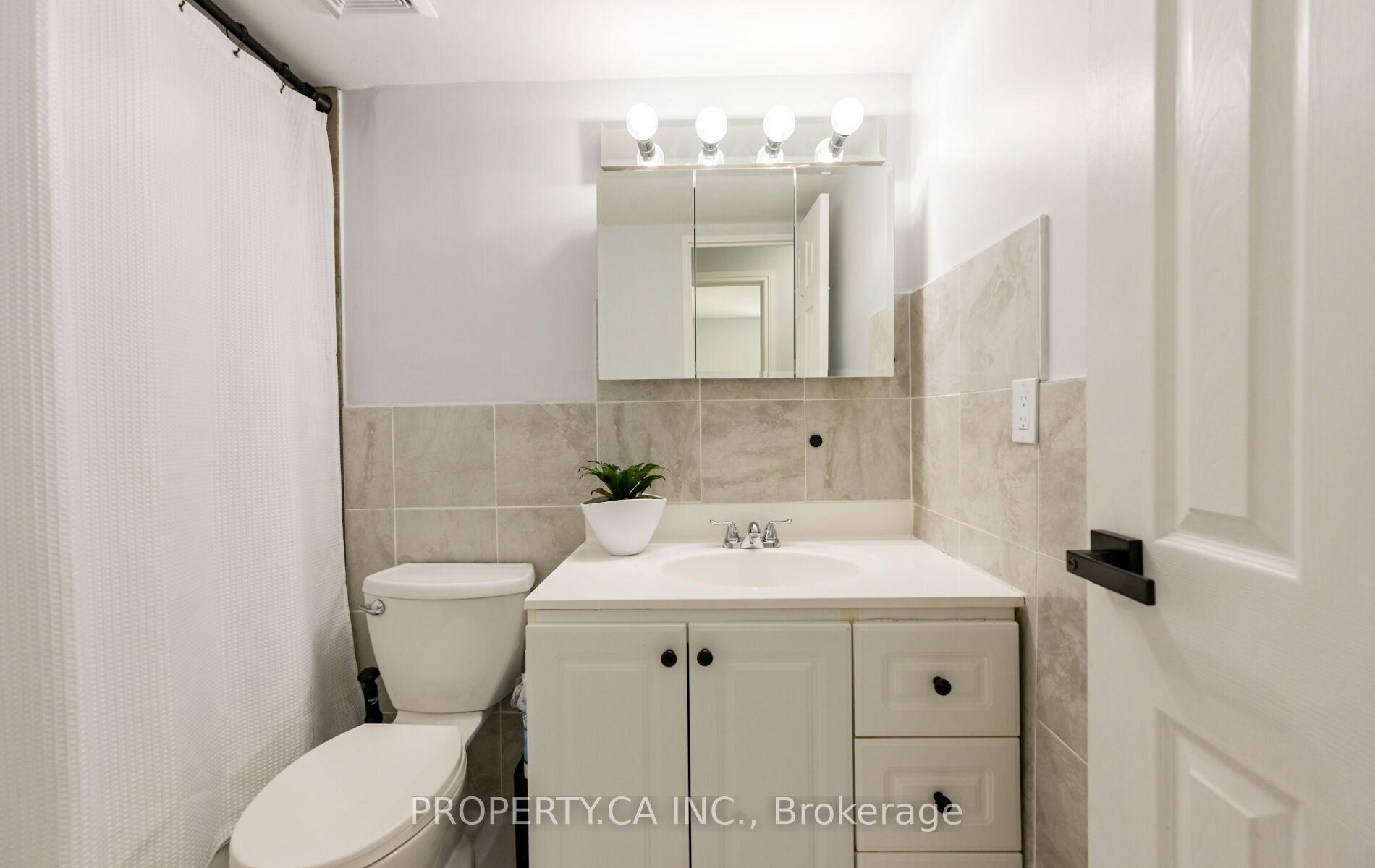 60 Pavane Linkway N/A 207, Toronto Unit: 207