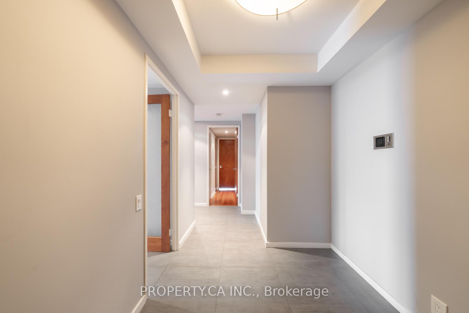 1 Concorde Place 1202, Toronto Unit: 1202