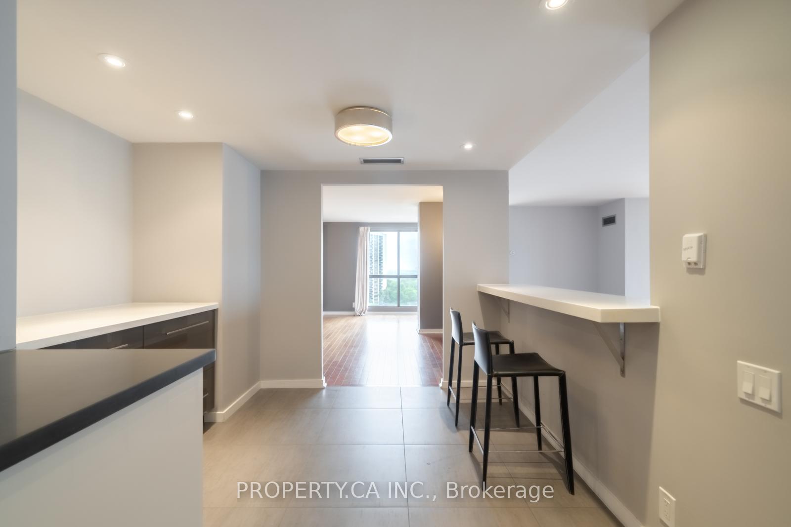 1 Concorde Place 1202, Toronto Unit: 1202