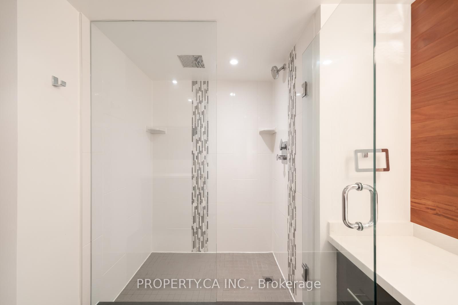 1 Concorde Place 1202, Toronto Unit: 1202