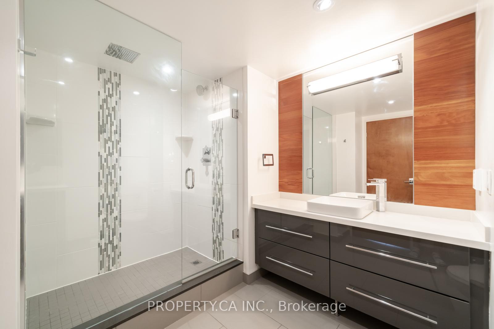 1 Concorde Place 1202, Toronto Unit: 1202