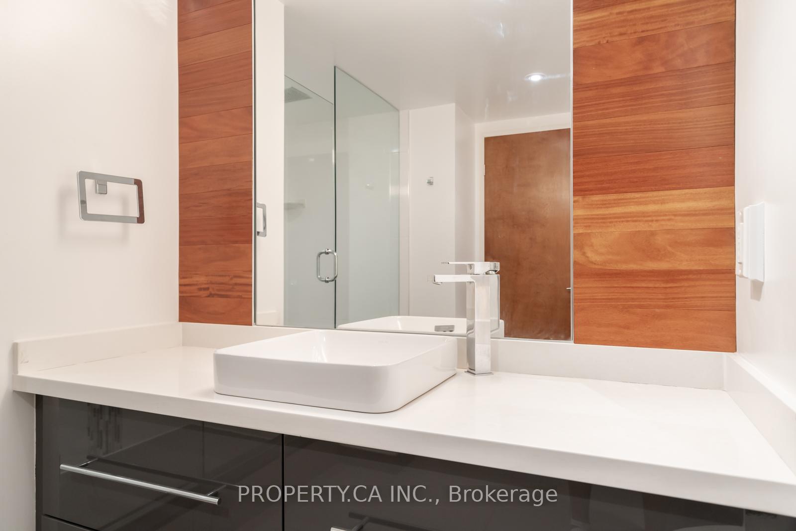 1 Concorde Place 1202, Toronto Unit: 1202