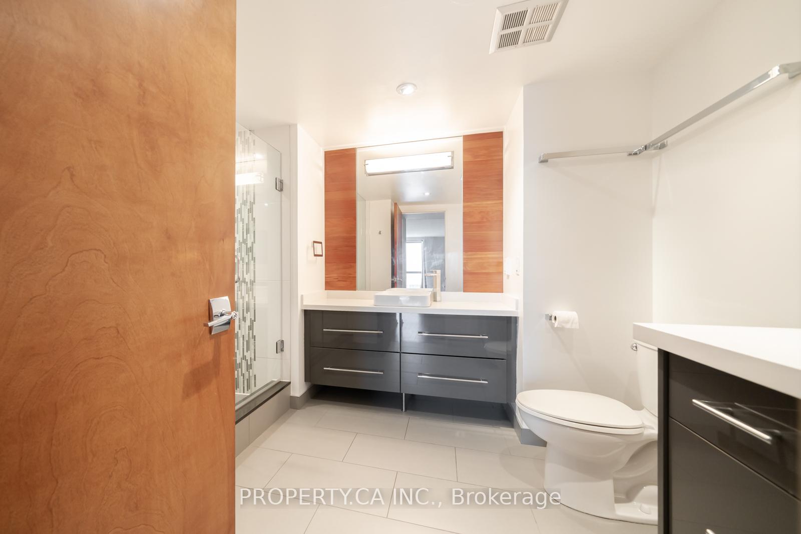 1 Concorde Place 1202, Toronto Unit: 1202