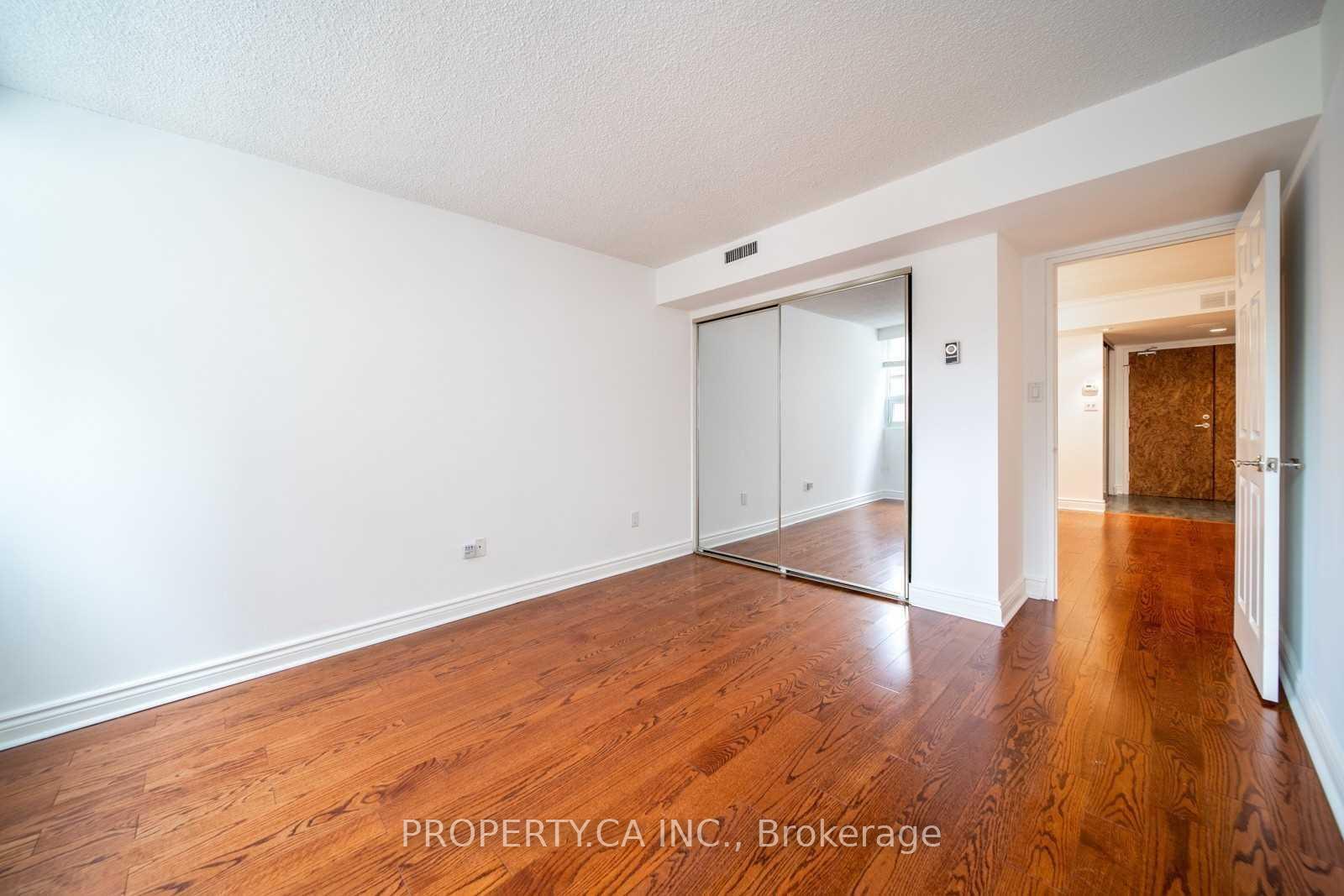 71 Charles Street E 402, Toronto Unit: 402