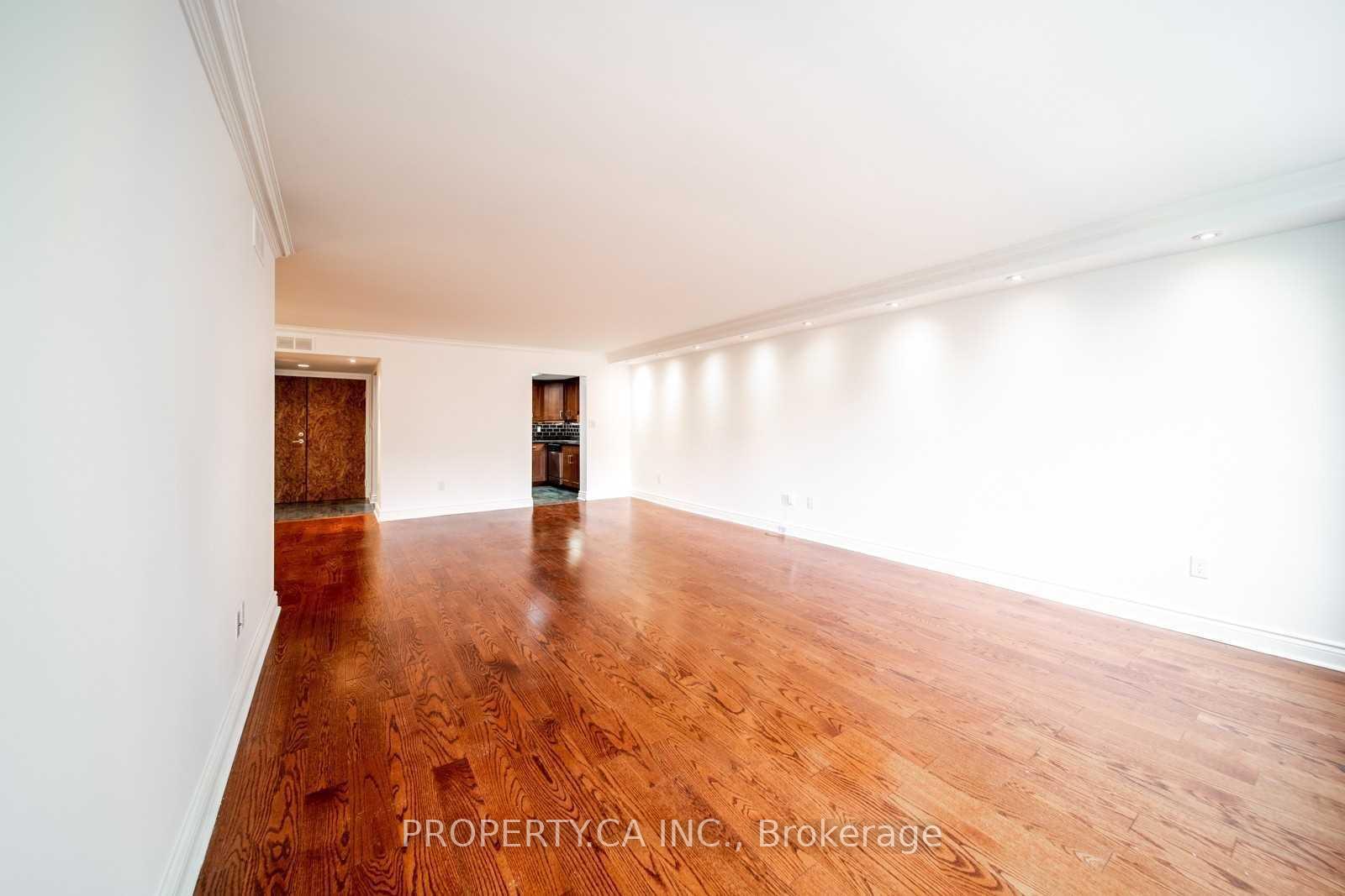 71 Charles Street E 402, Toronto Unit: 402
