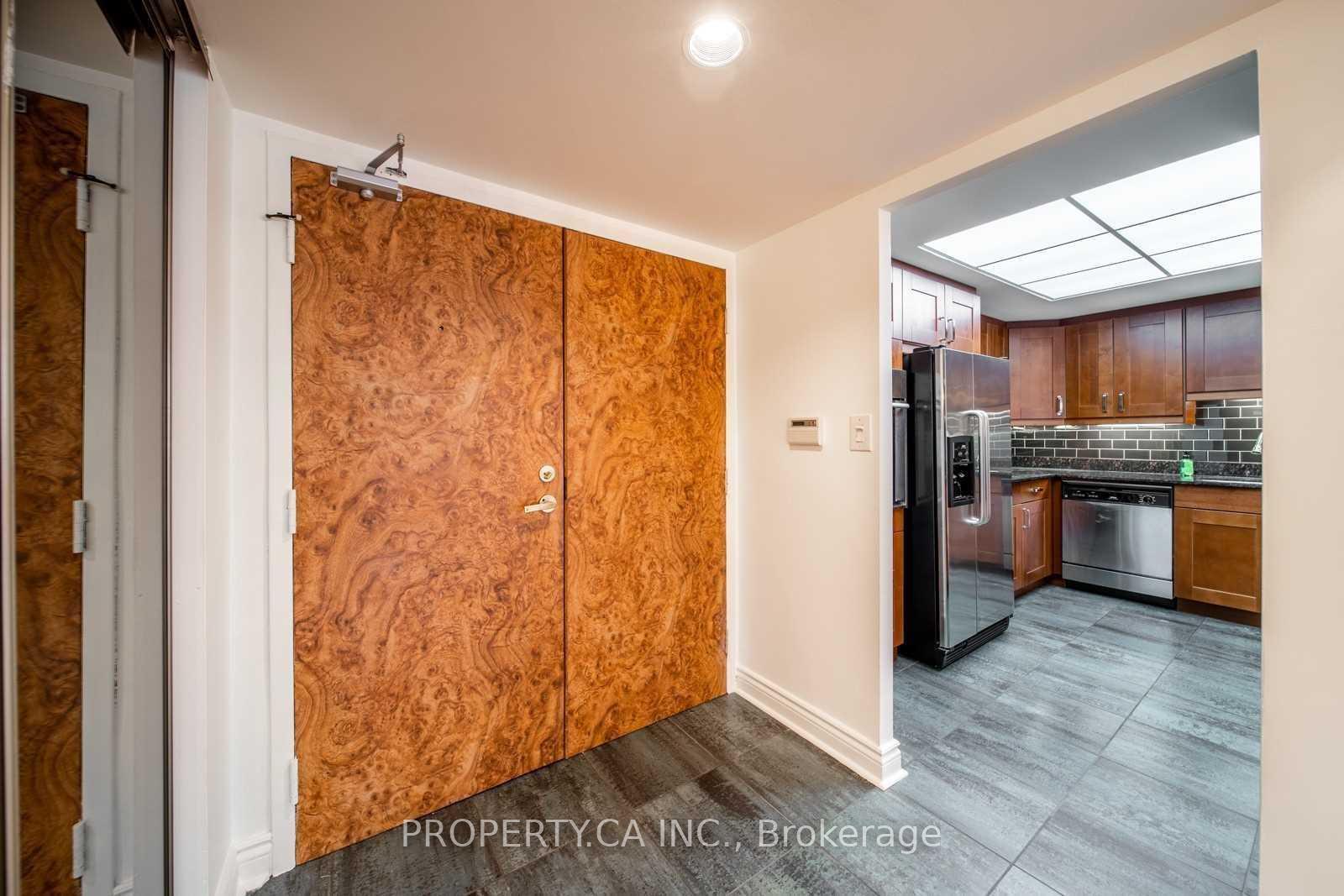71 Charles Street E 402, Toronto Unit: 402