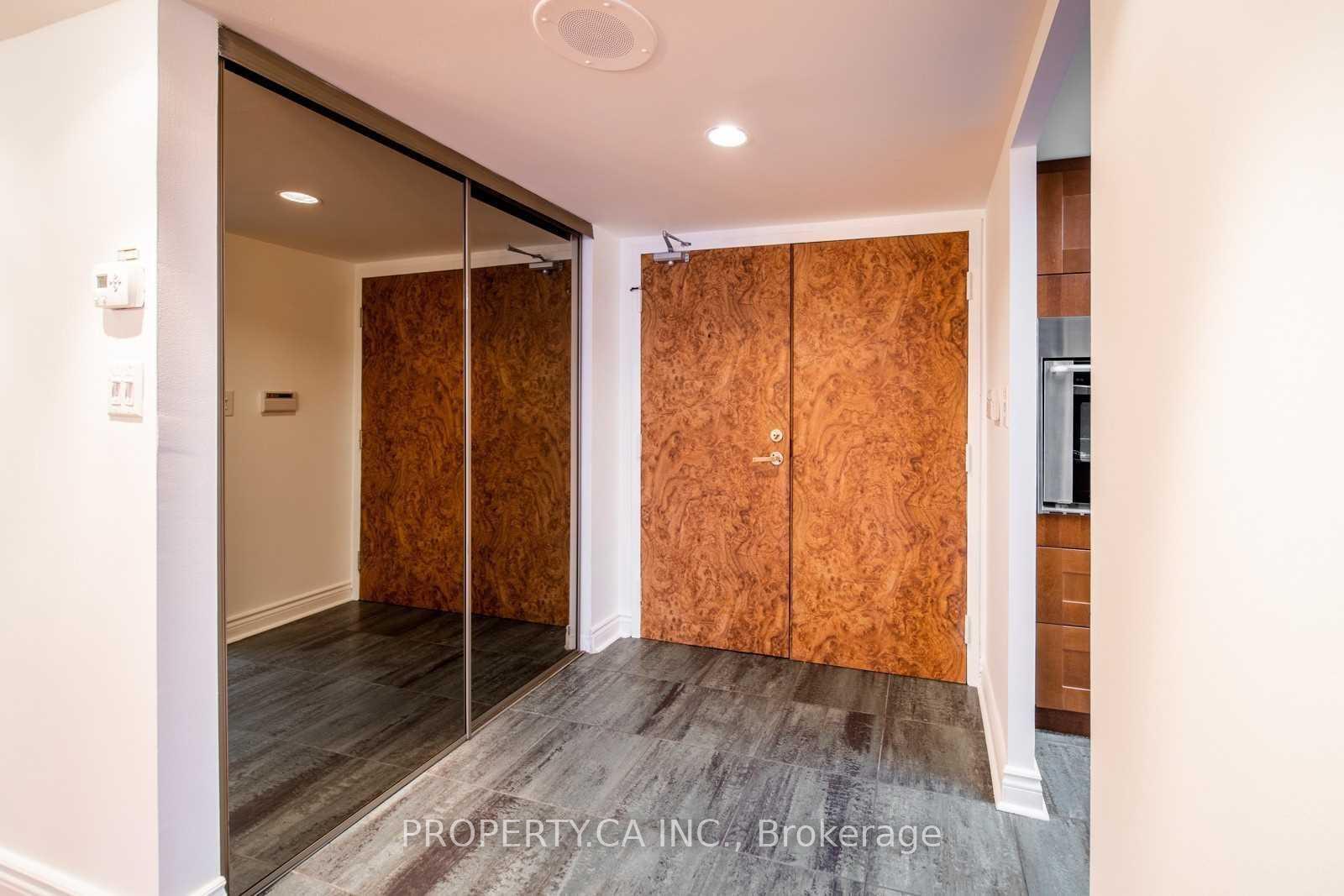 71 Charles Street E 402, Toronto Unit: 402