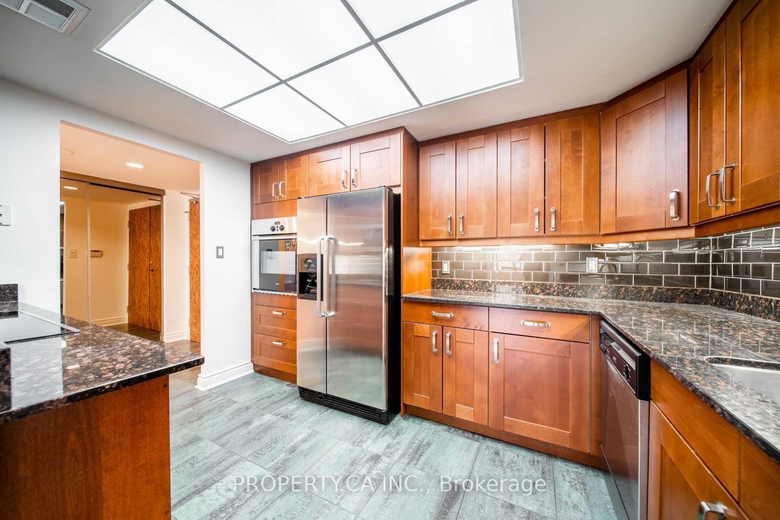 71 Charles Street E 402, Toronto Unit: 402