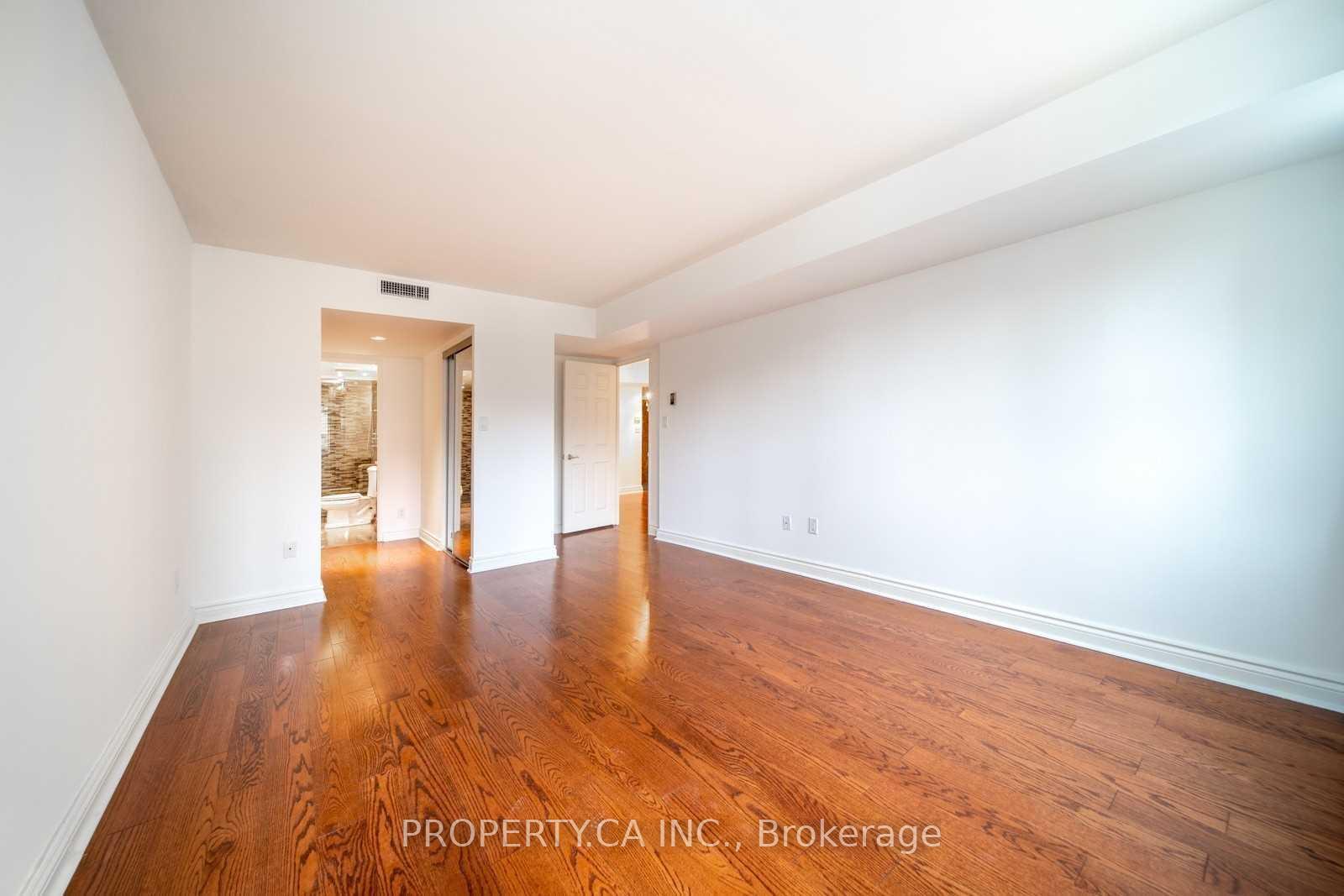 71 Charles Street E 402, Toronto Unit: 402