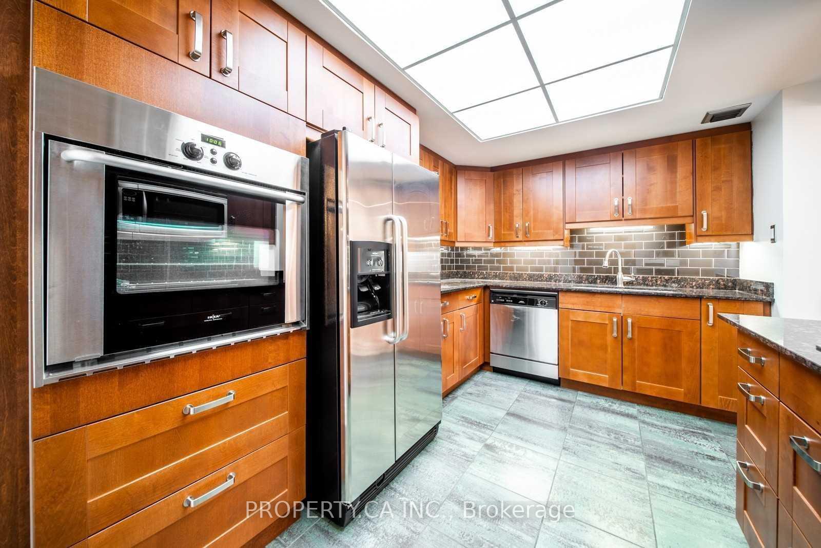 71 Charles Street E 402, Toronto Unit: 402