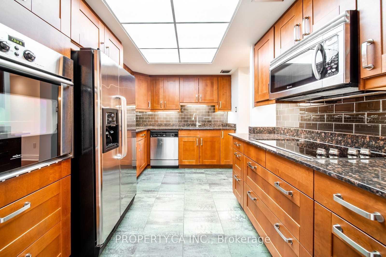71 Charles Street E 402, Toronto Unit: 402