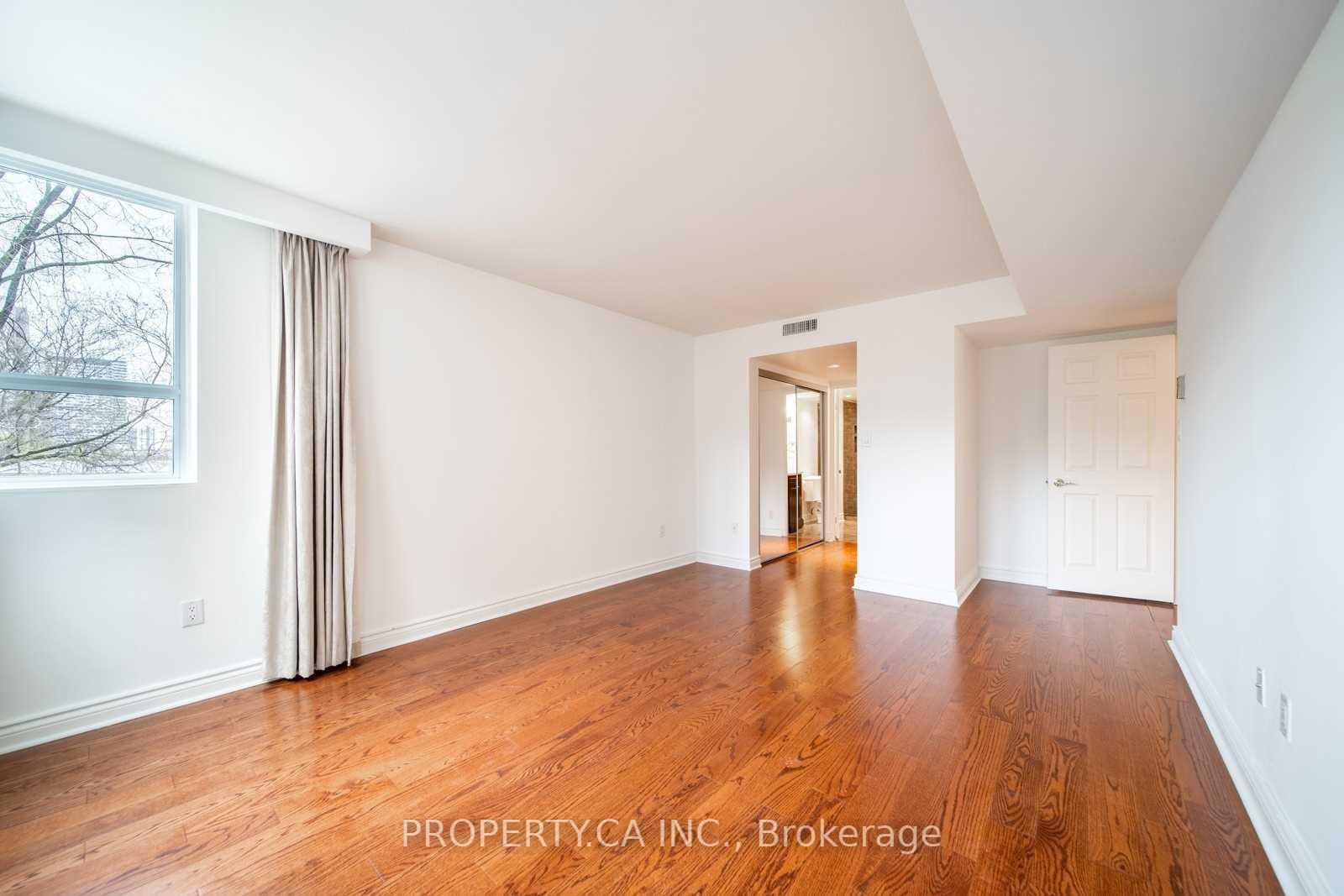 71 Charles Street E 402, Toronto Unit: 402