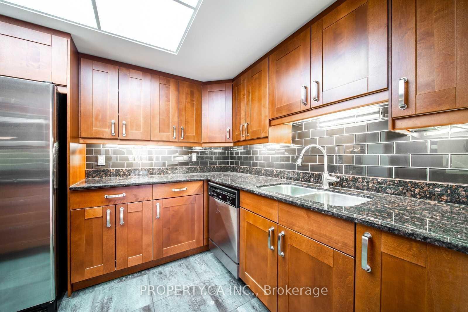 71 Charles Street E 402, Toronto Unit: 402