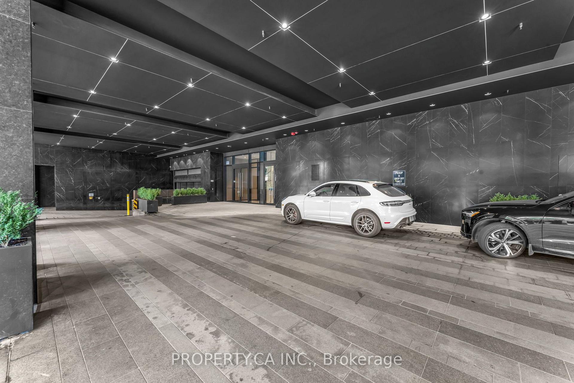 488 University Avenue 3002, Toronto Unit: 3002