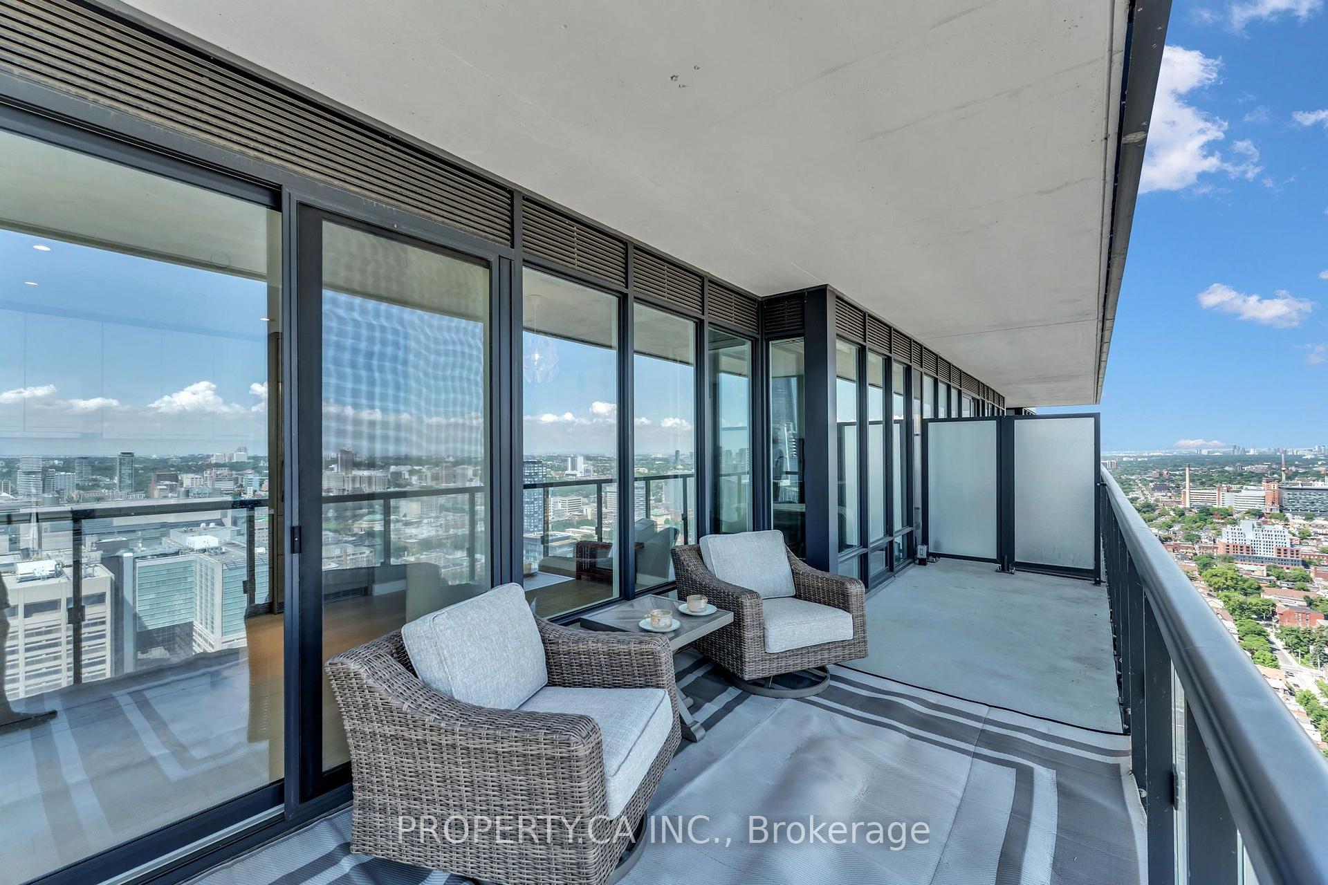 488 University Avenue 3002, Toronto Unit: 3002