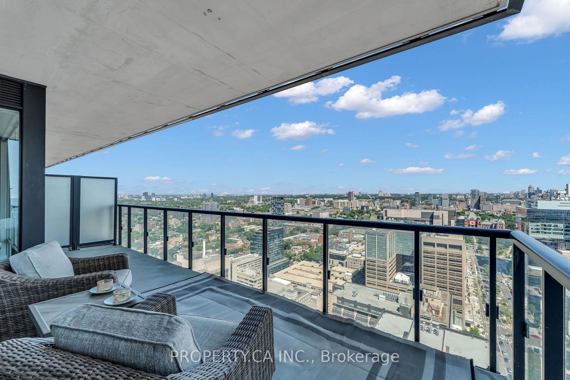 488 University Avenue 3002, Toronto Unit: 3002