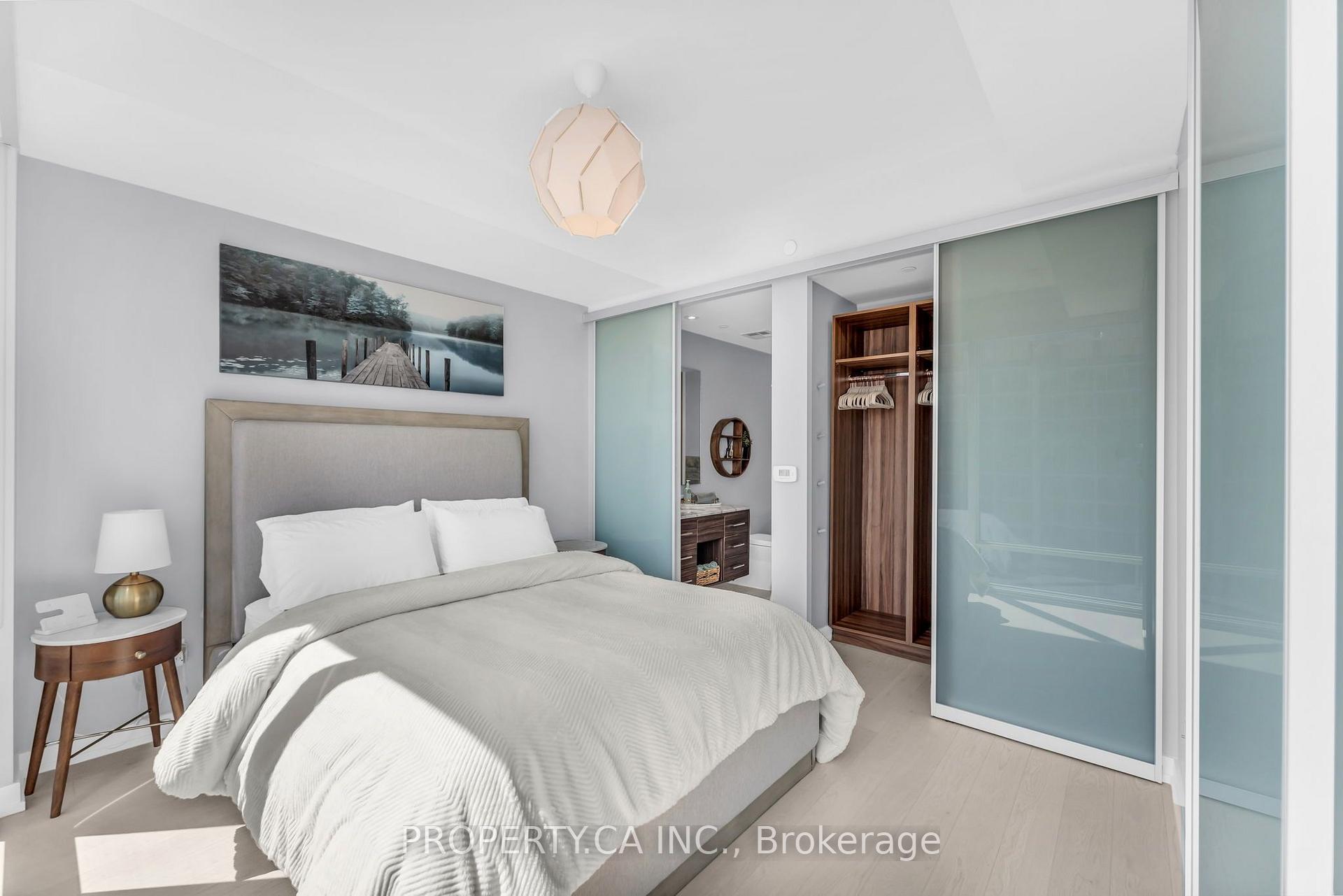488 University Avenue 3002, Toronto Unit: 3002