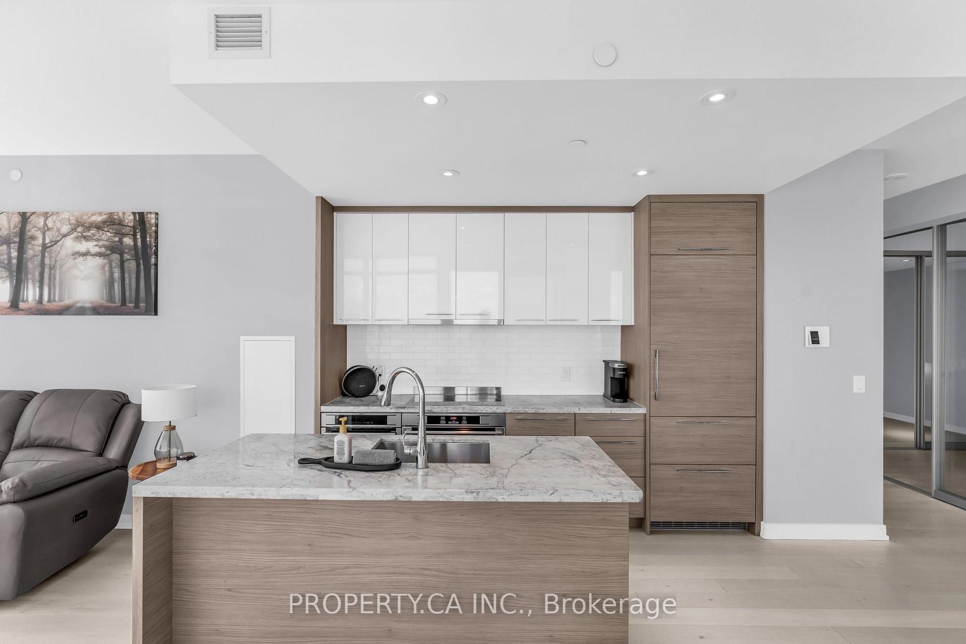 488 University Avenue 3002, Toronto Unit: 3002