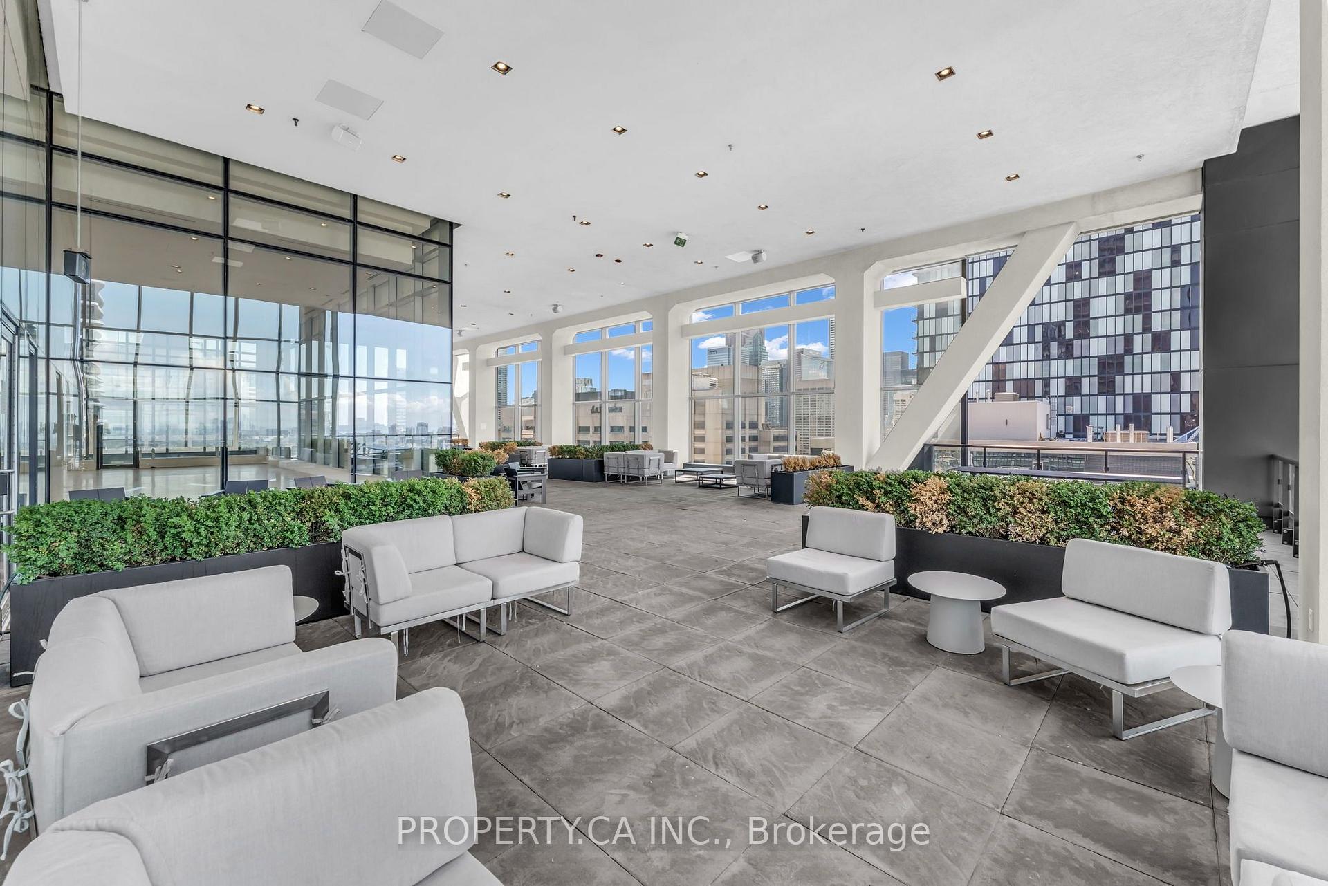 488 University Avenue 3002, Toronto Unit: 3002