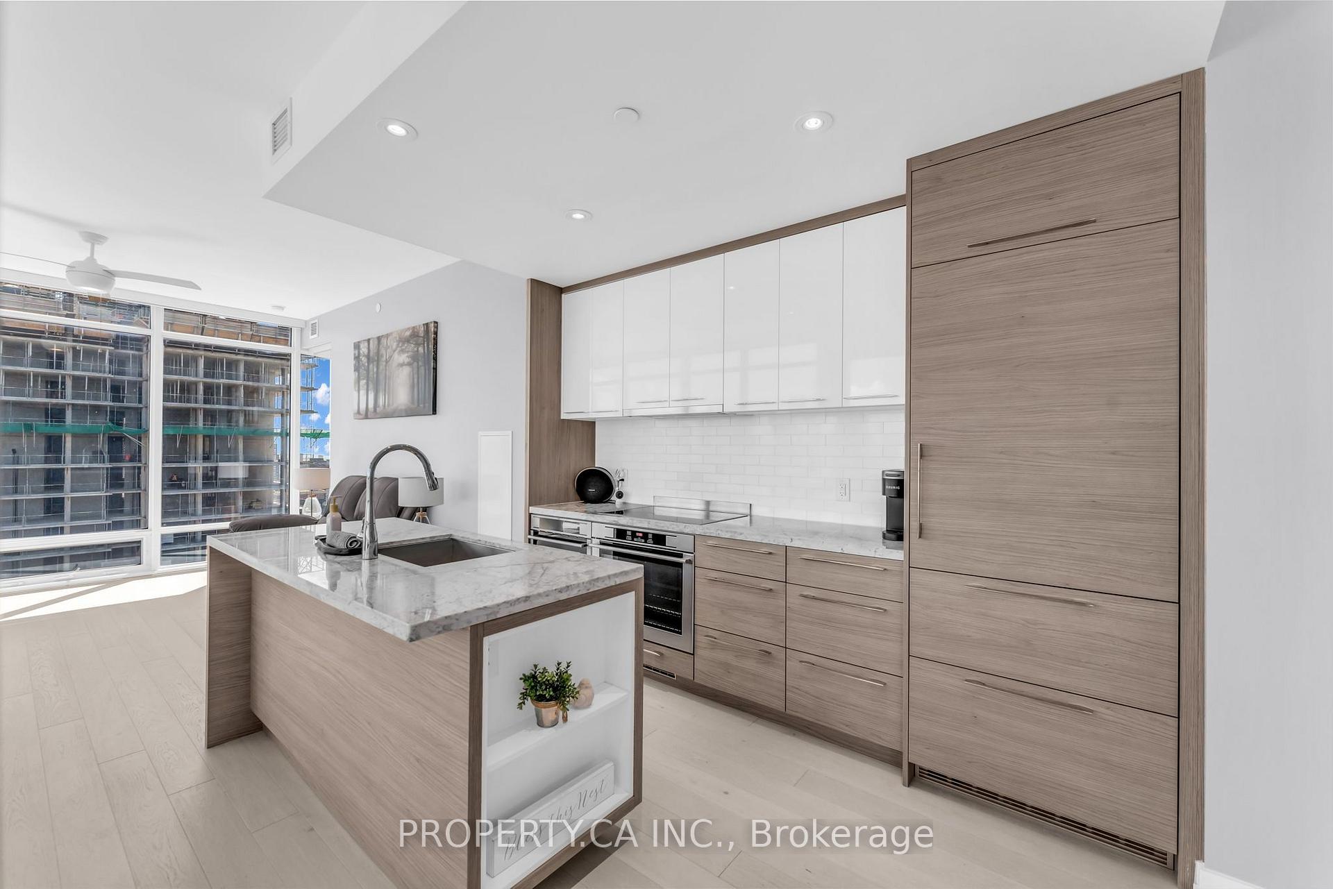 488 University Avenue 3002, Toronto Unit: 3002