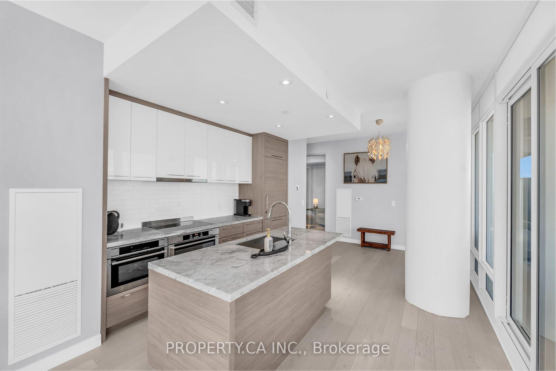 488 University Avenue 3002, Toronto Unit: 3002