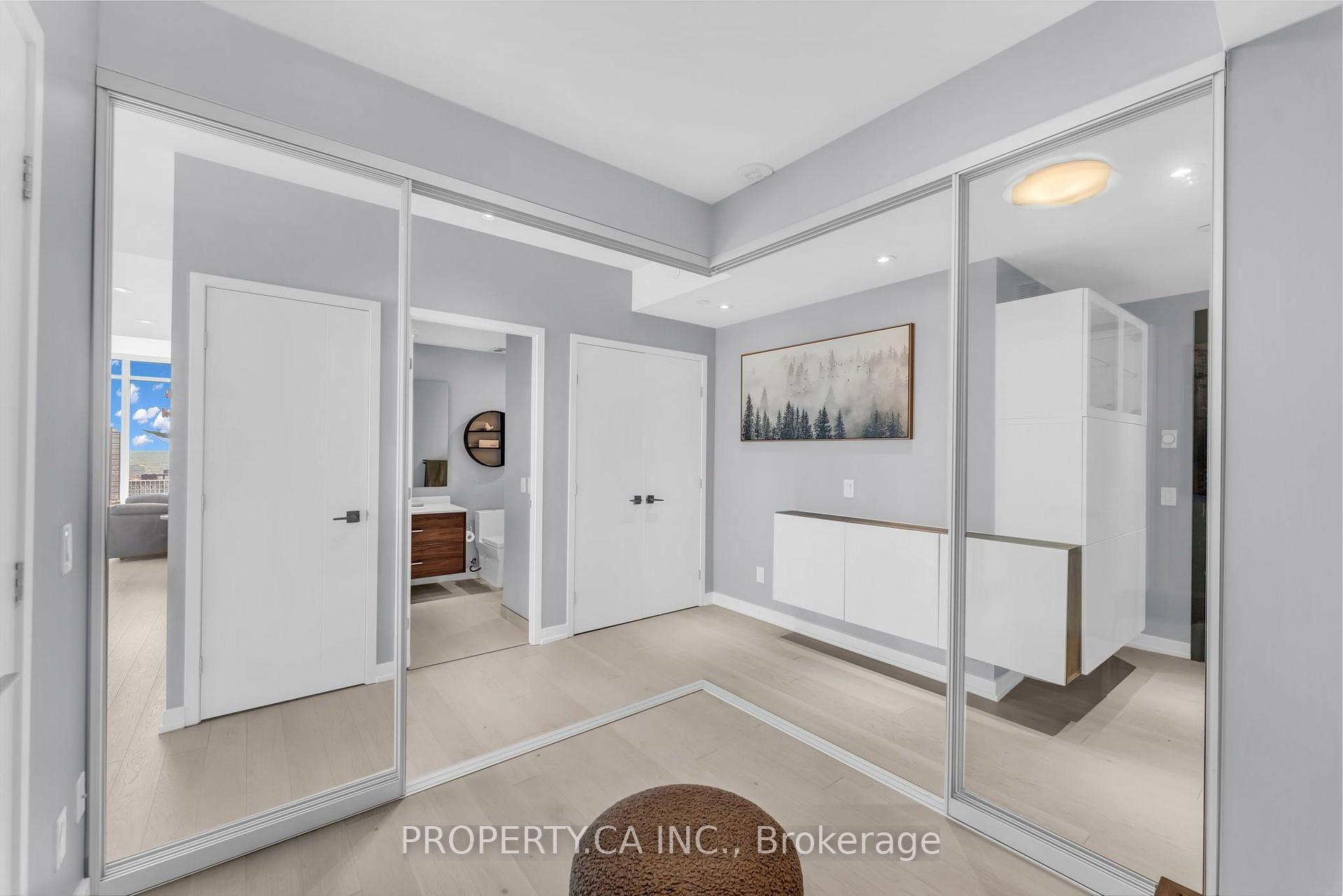 488 University Avenue 3002, Toronto Unit: 3002