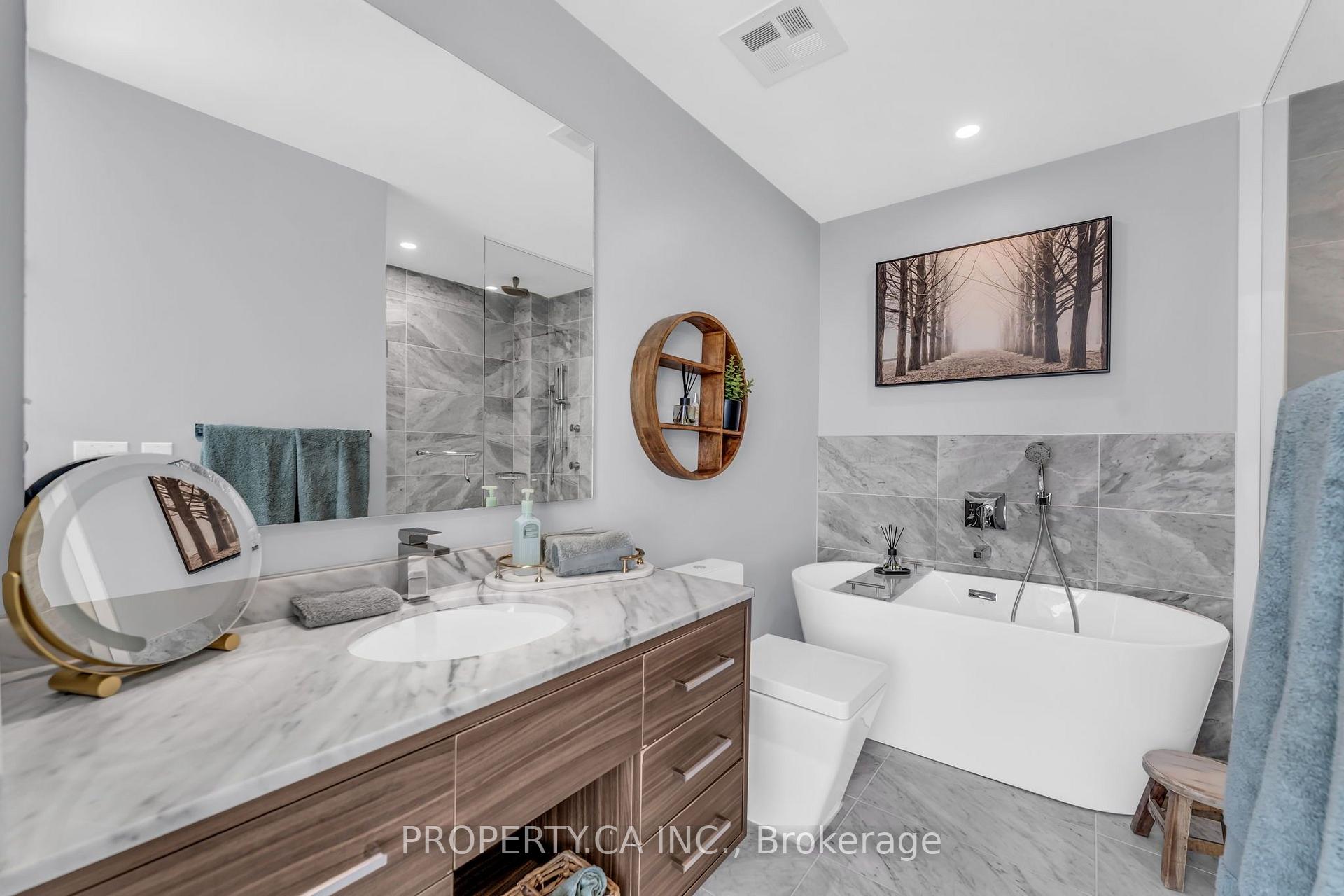 488 University Avenue 3002, Toronto Unit: 3002