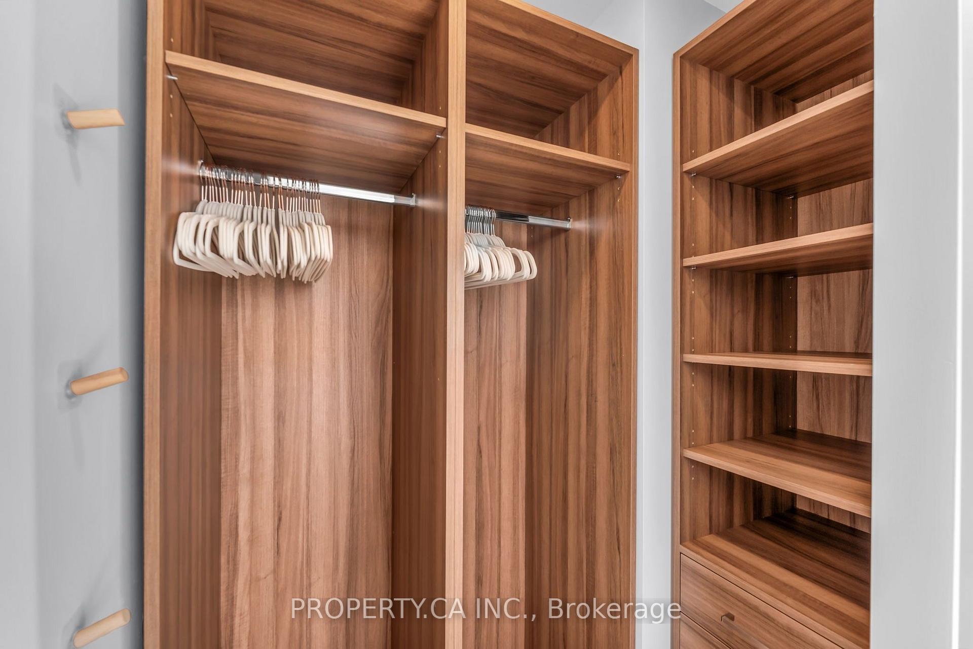 488 University Avenue 3002, Toronto Unit: 3002