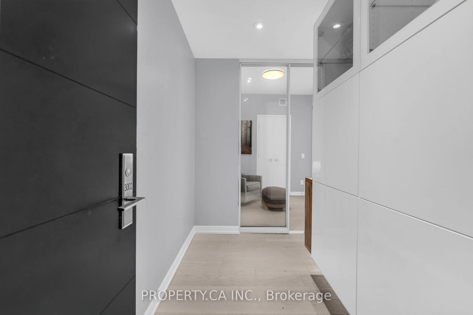 488 University Avenue 3002, Toronto Unit: 3002