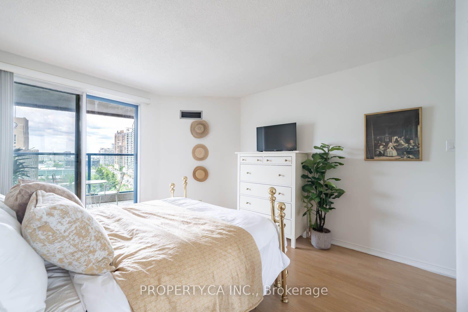 77 Harbour Square 1111, Toronto Unit: 1111