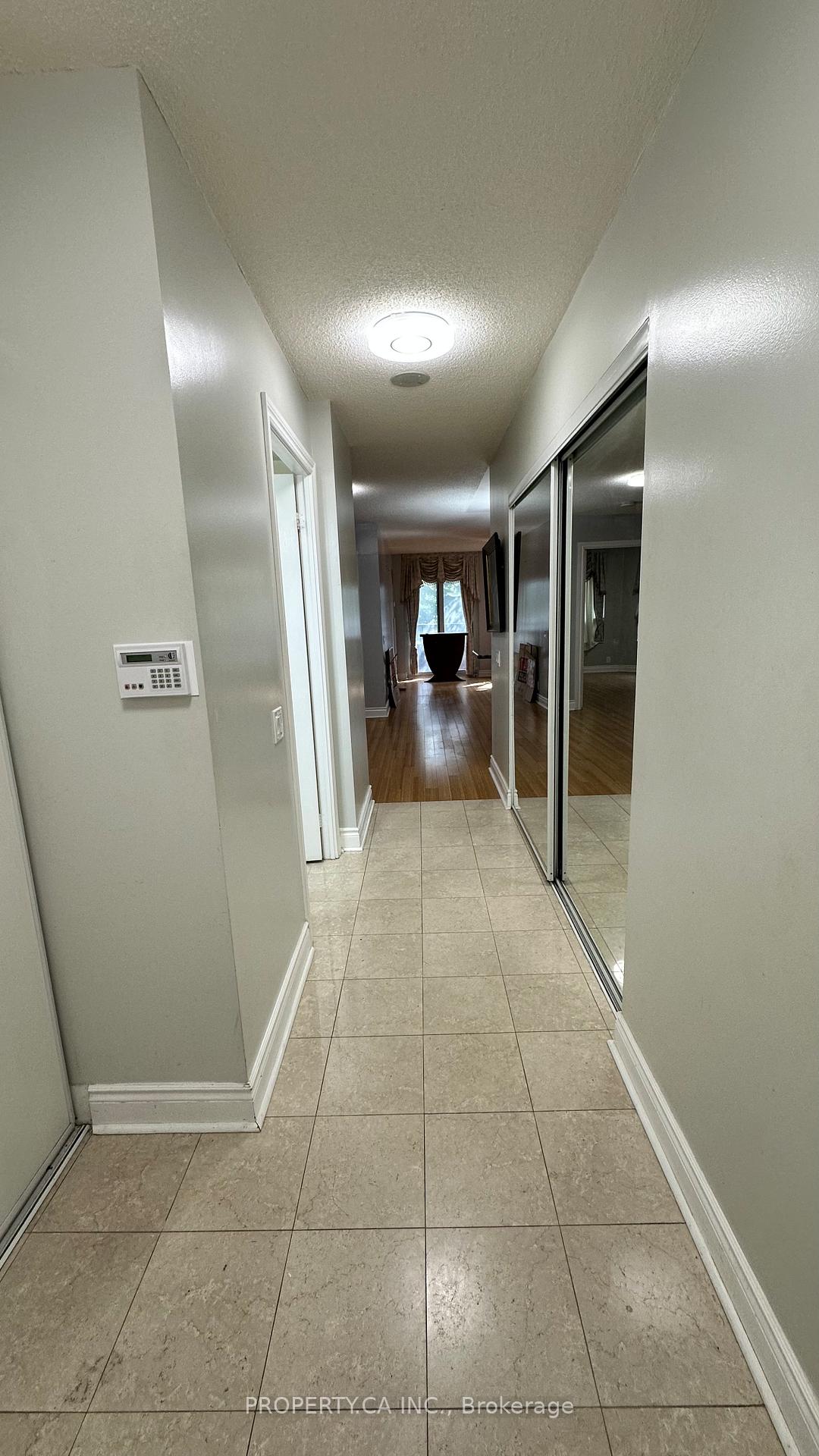 80 Harrison Garden Boulevard 221, Toronto Unit: 221