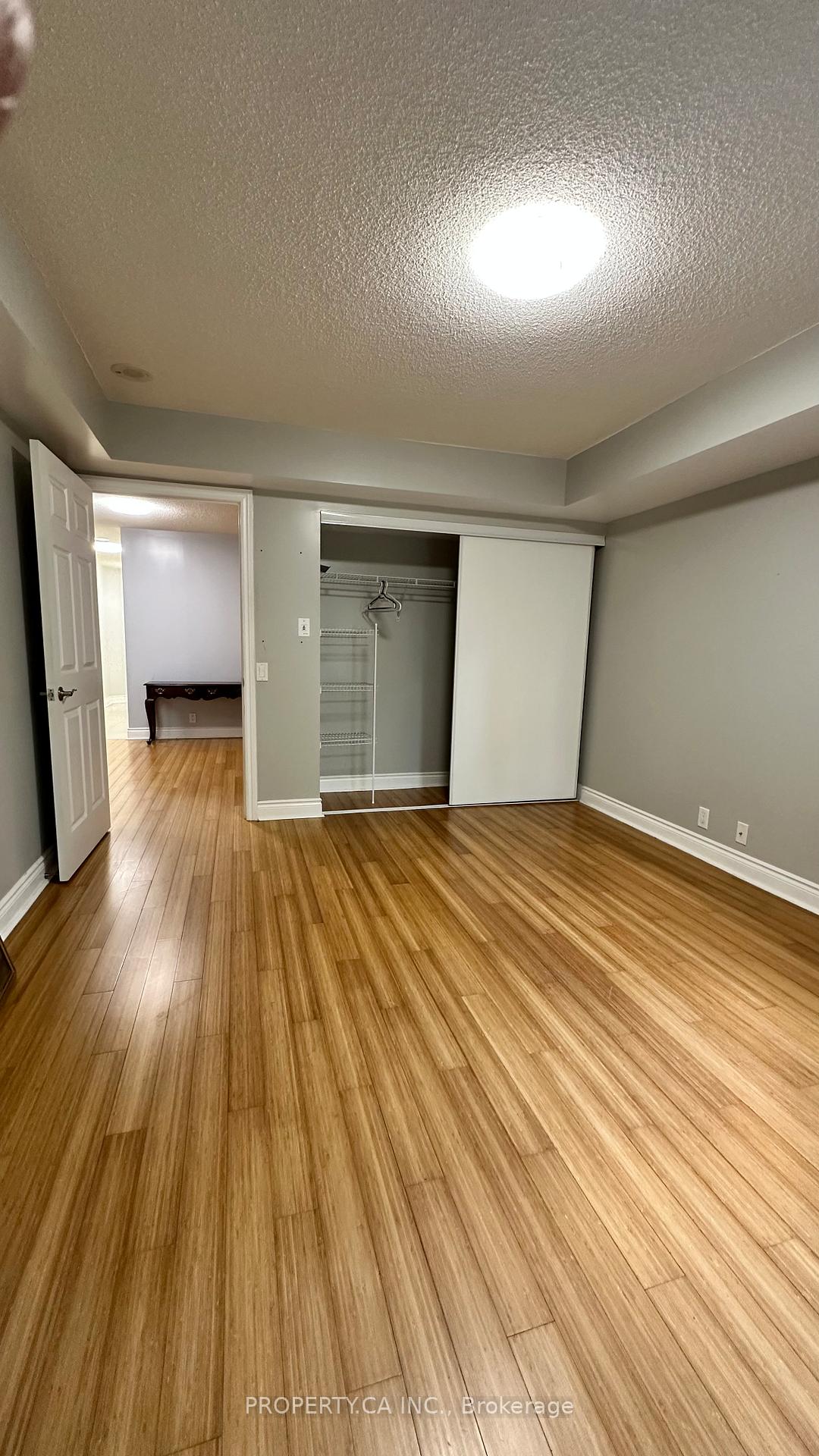 80 Harrison Garden Boulevard 221, Toronto Unit: 221