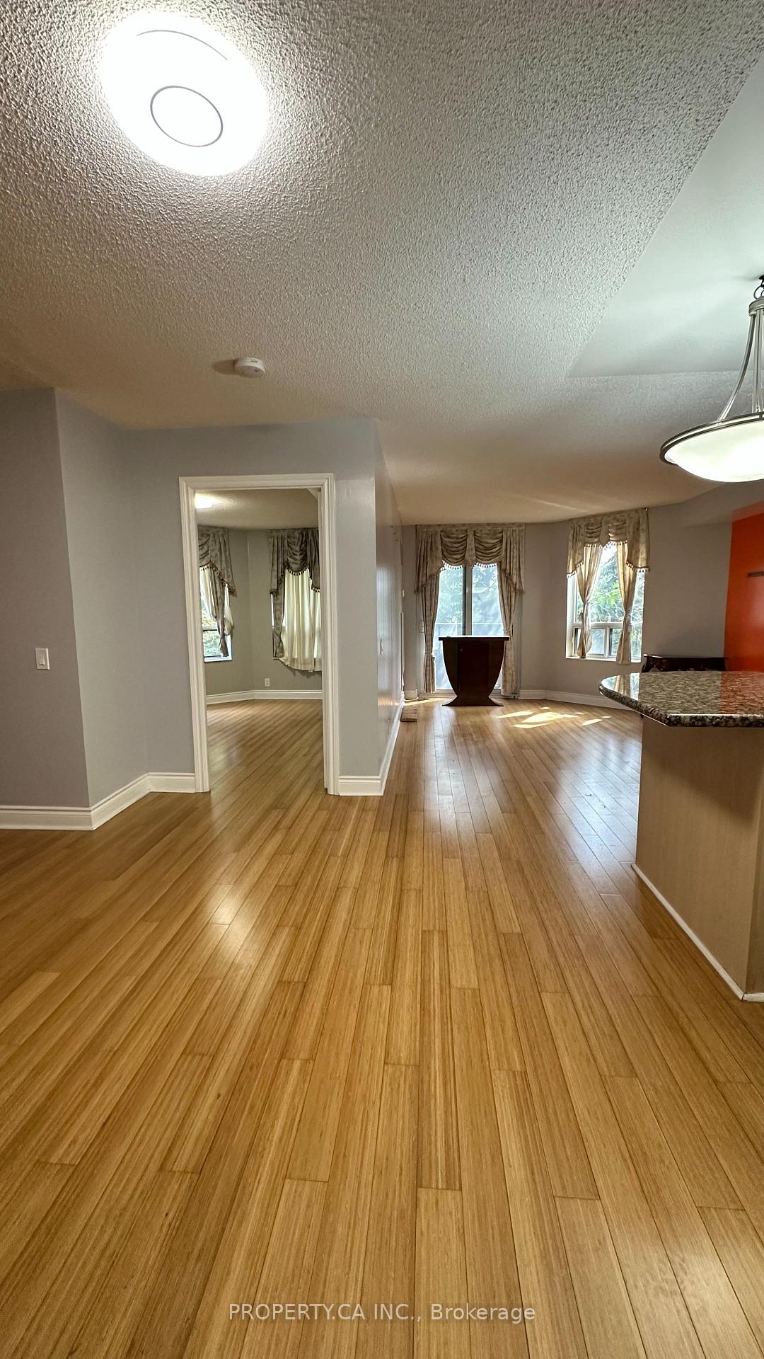 80 Harrison Garden Boulevard 221, Toronto Unit: 221