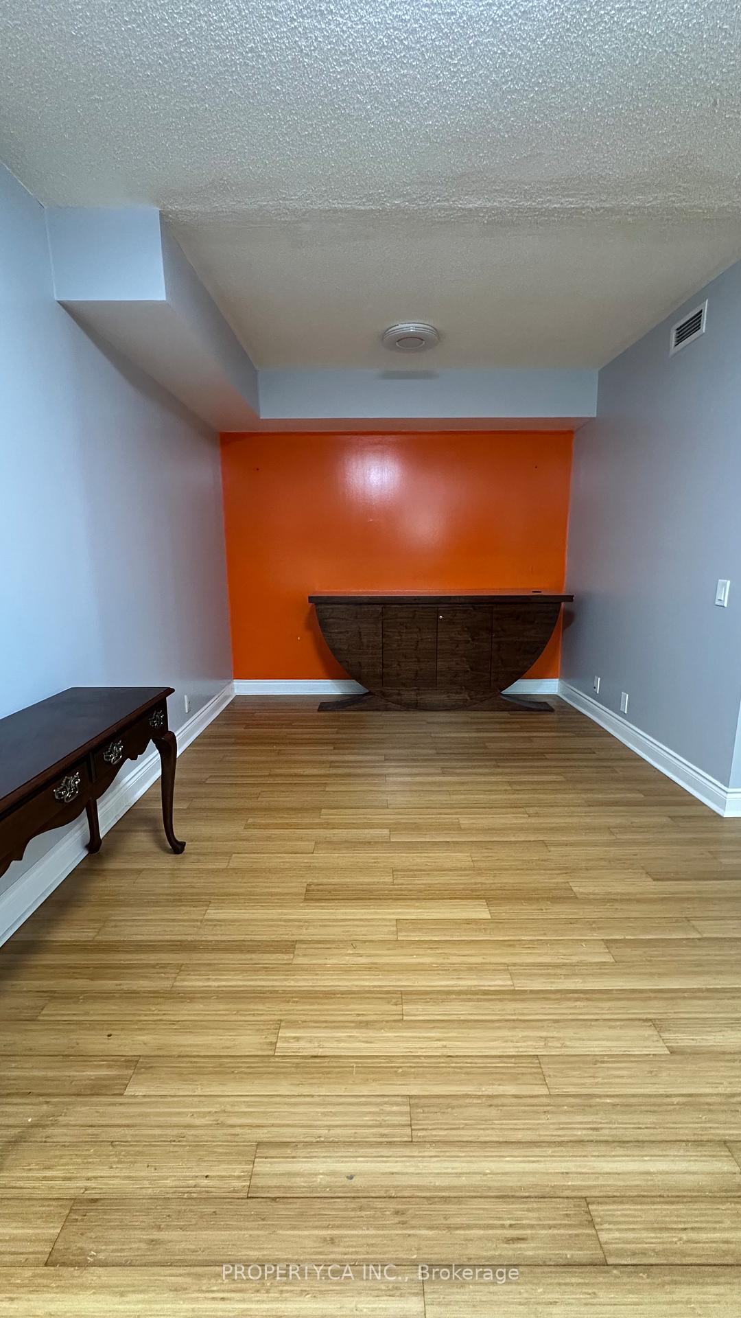 80 Harrison Garden Boulevard 221, Toronto Unit: 221