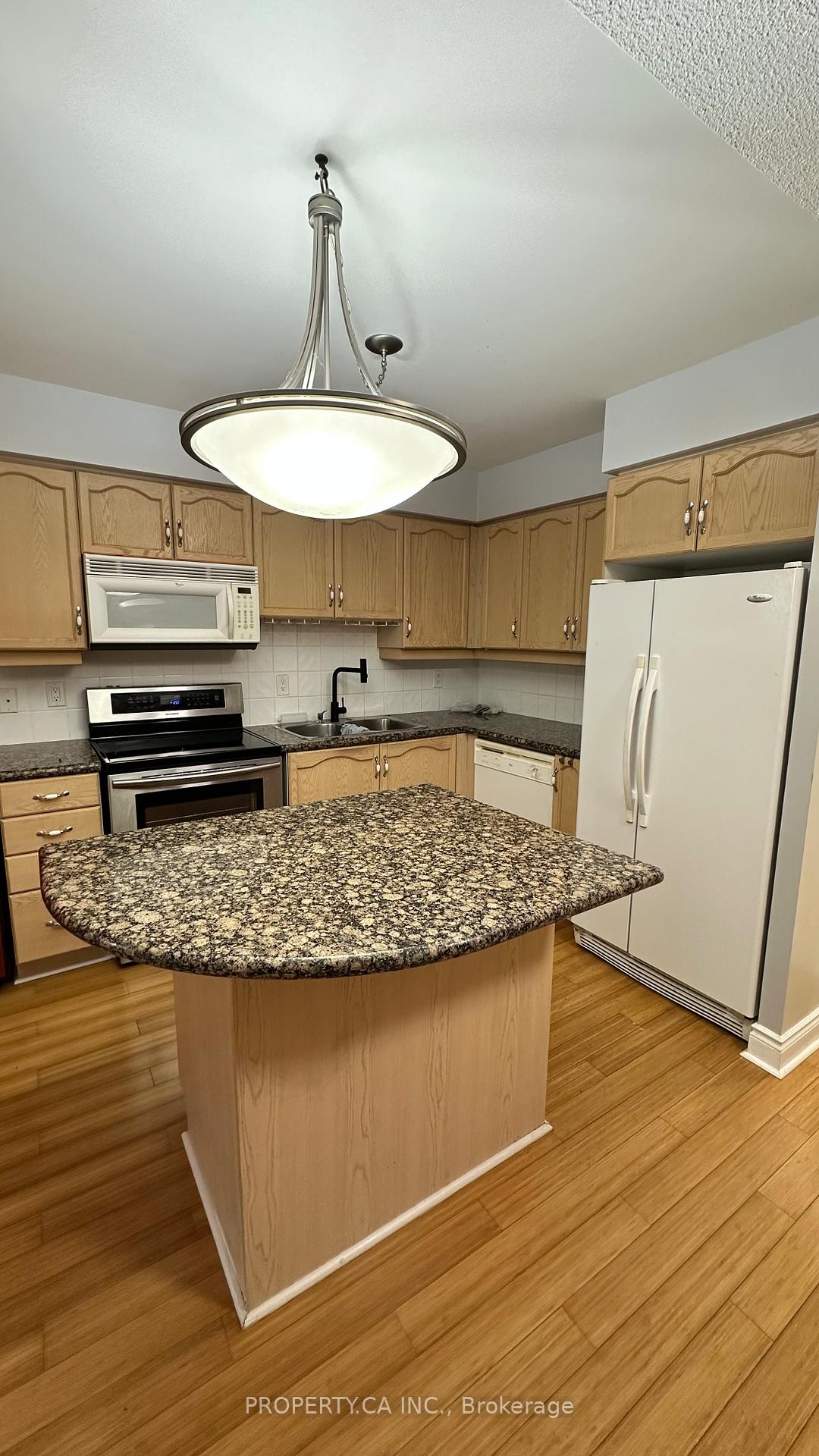 80 Harrison Garden Boulevard 221, Toronto Unit: 221