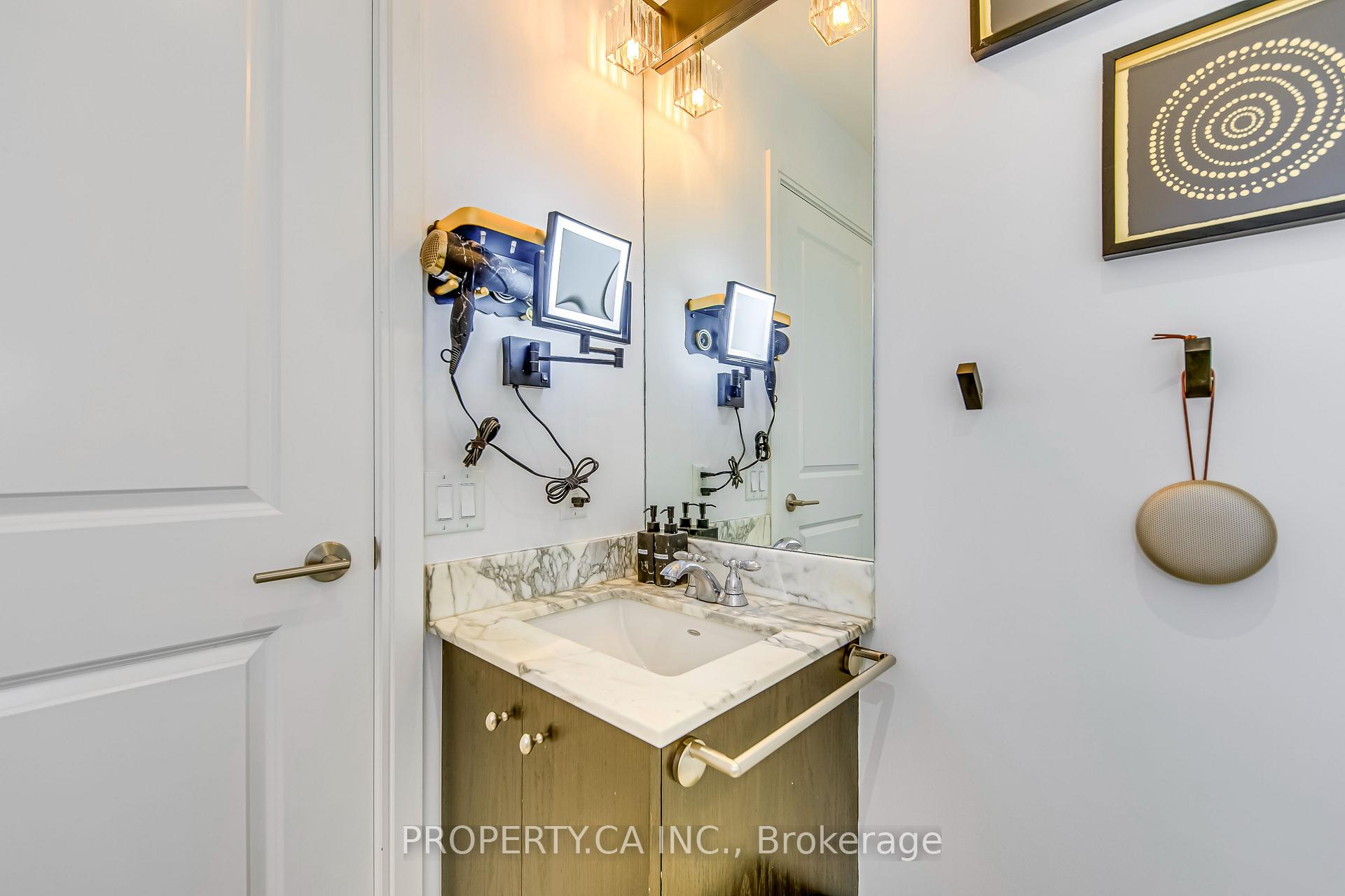 21 Scollard Street 406, Toronto Unit: 406