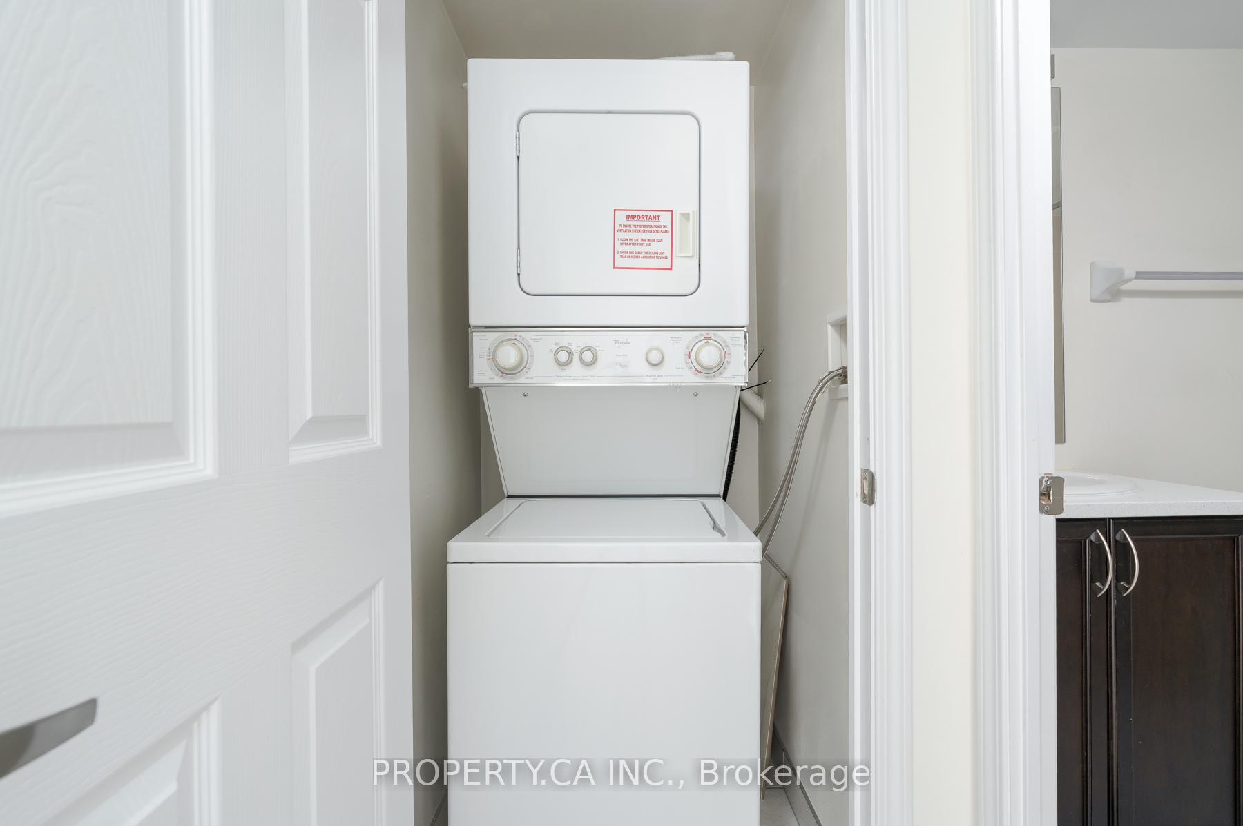 25 Lower Simcoe Street 803, Toronto Unit: 803