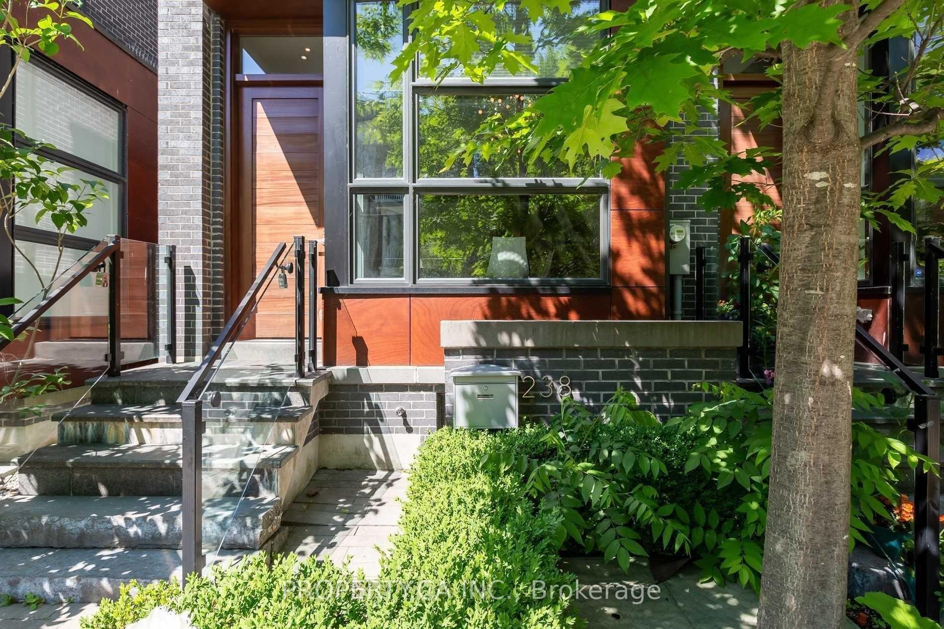 238 Manning Avenue, Toronto