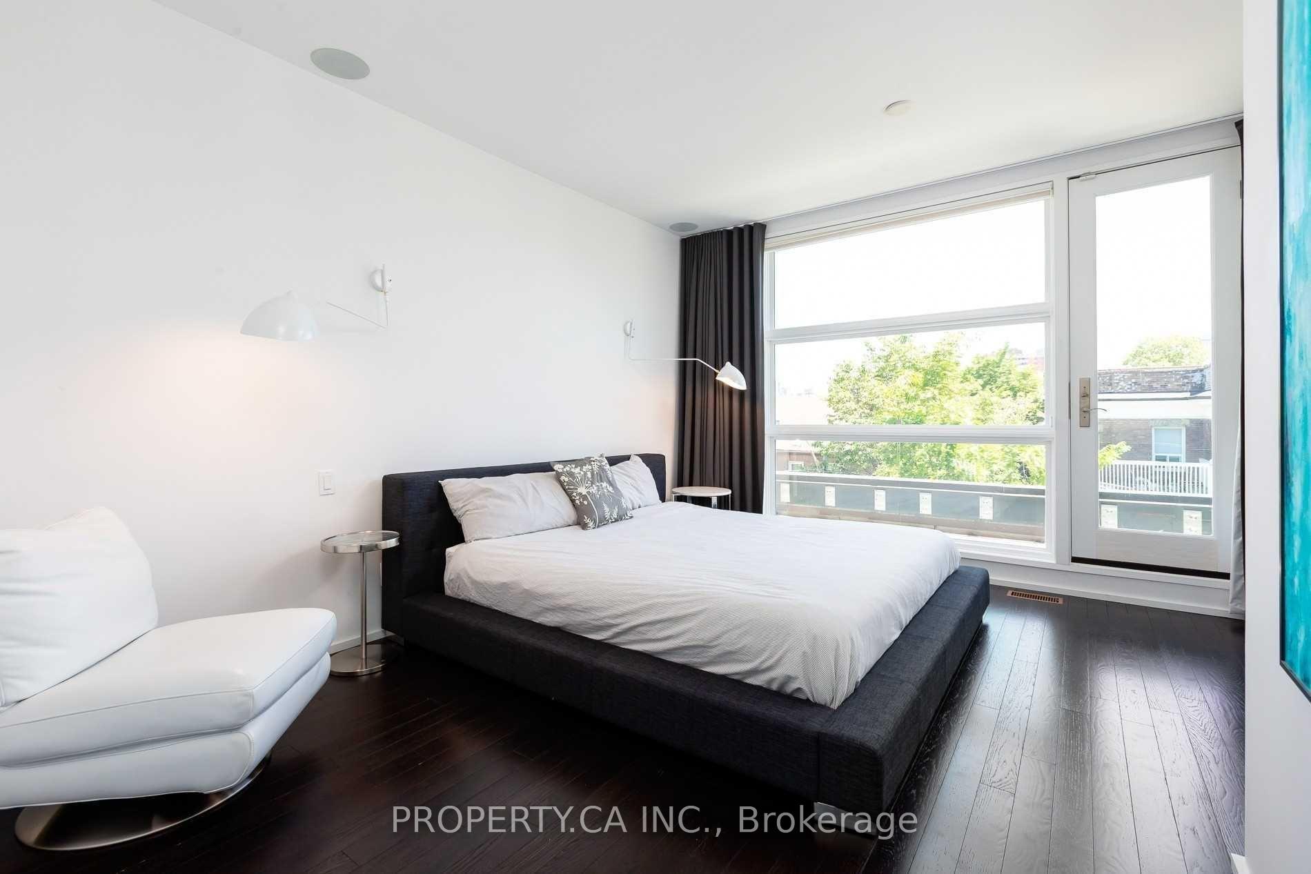238 Manning Avenue, Toronto
