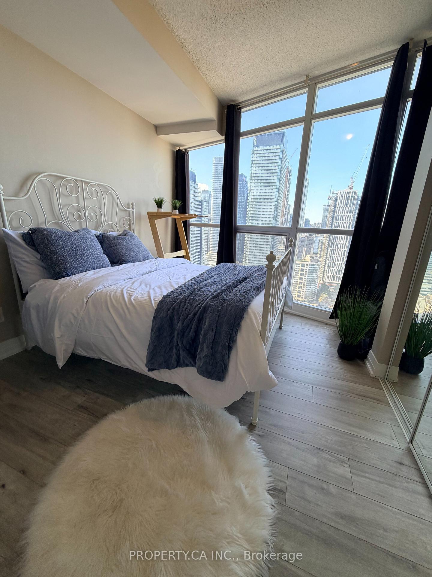 21 Carlton Street 3405, Toronto Unit: 3405