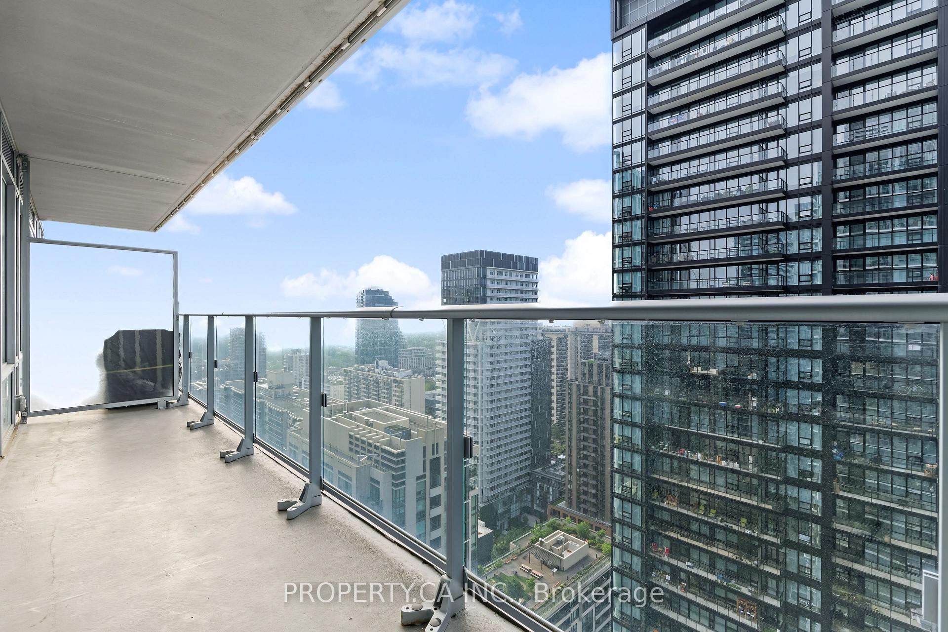 99 Broadway Avenue 3011, Toronto Unit: 3011