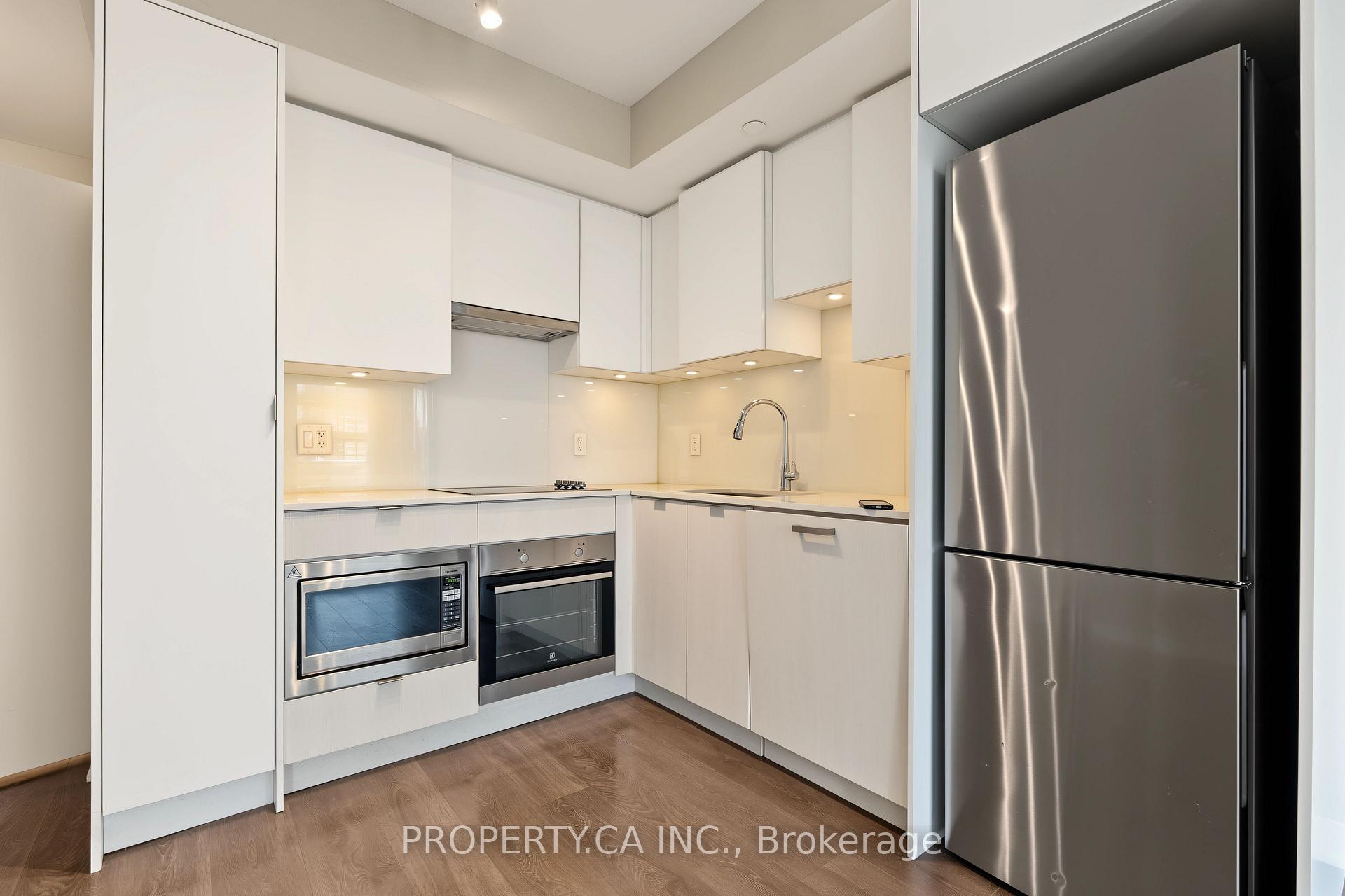 99 Broadway Avenue 3011, Toronto Unit: 3011