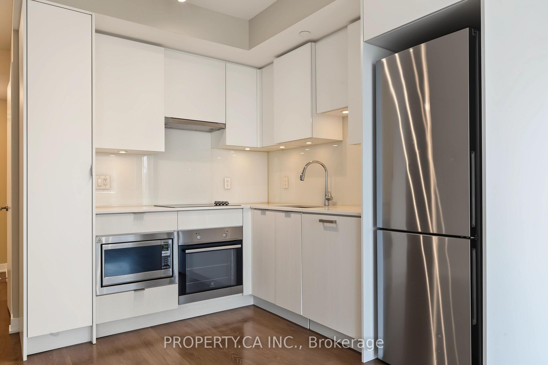 99 Broadway Avenue 3011, Toronto Unit: 3011