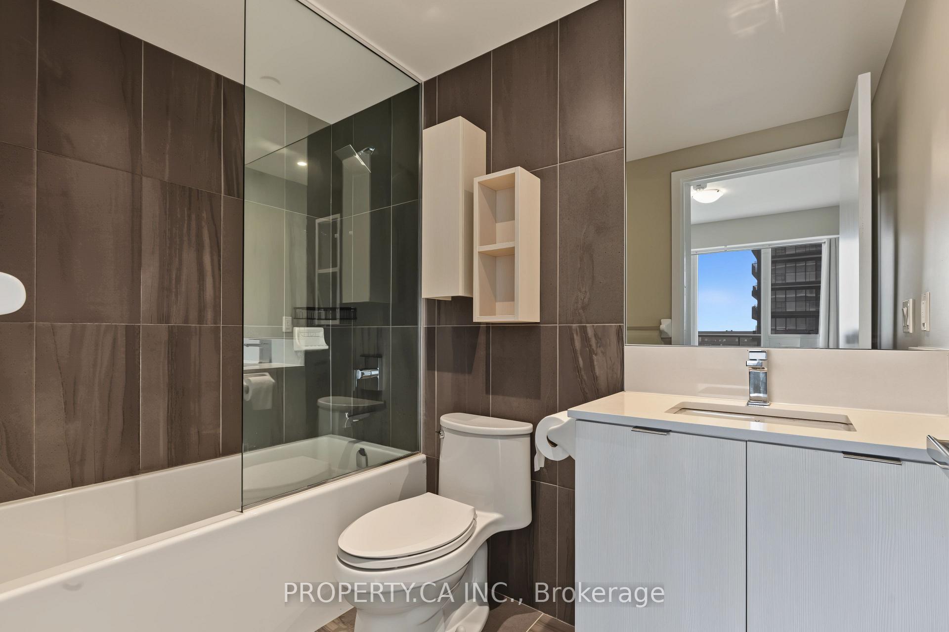 99 Broadway Avenue 3011, Toronto Unit: 3011