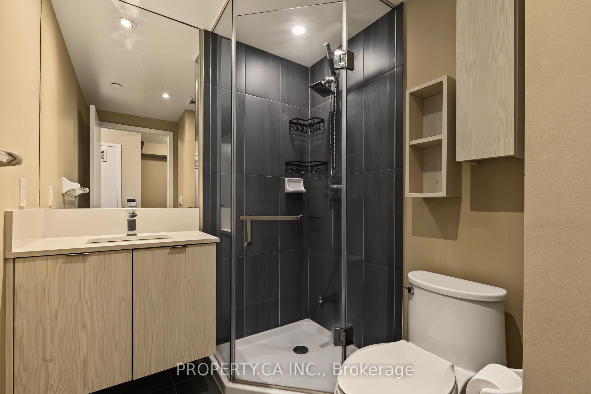 99 Broadway Avenue 3011, Toronto Unit: 3011