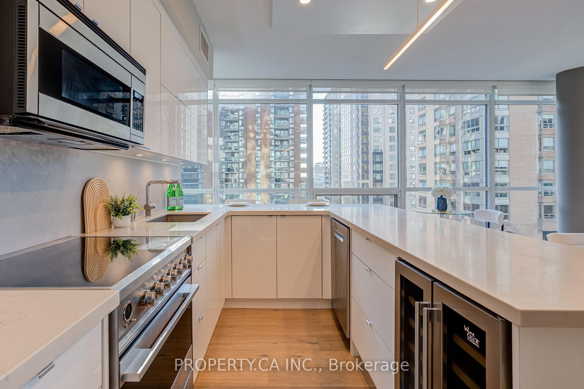 1121 Bay Street 904, Toronto Unit: 904