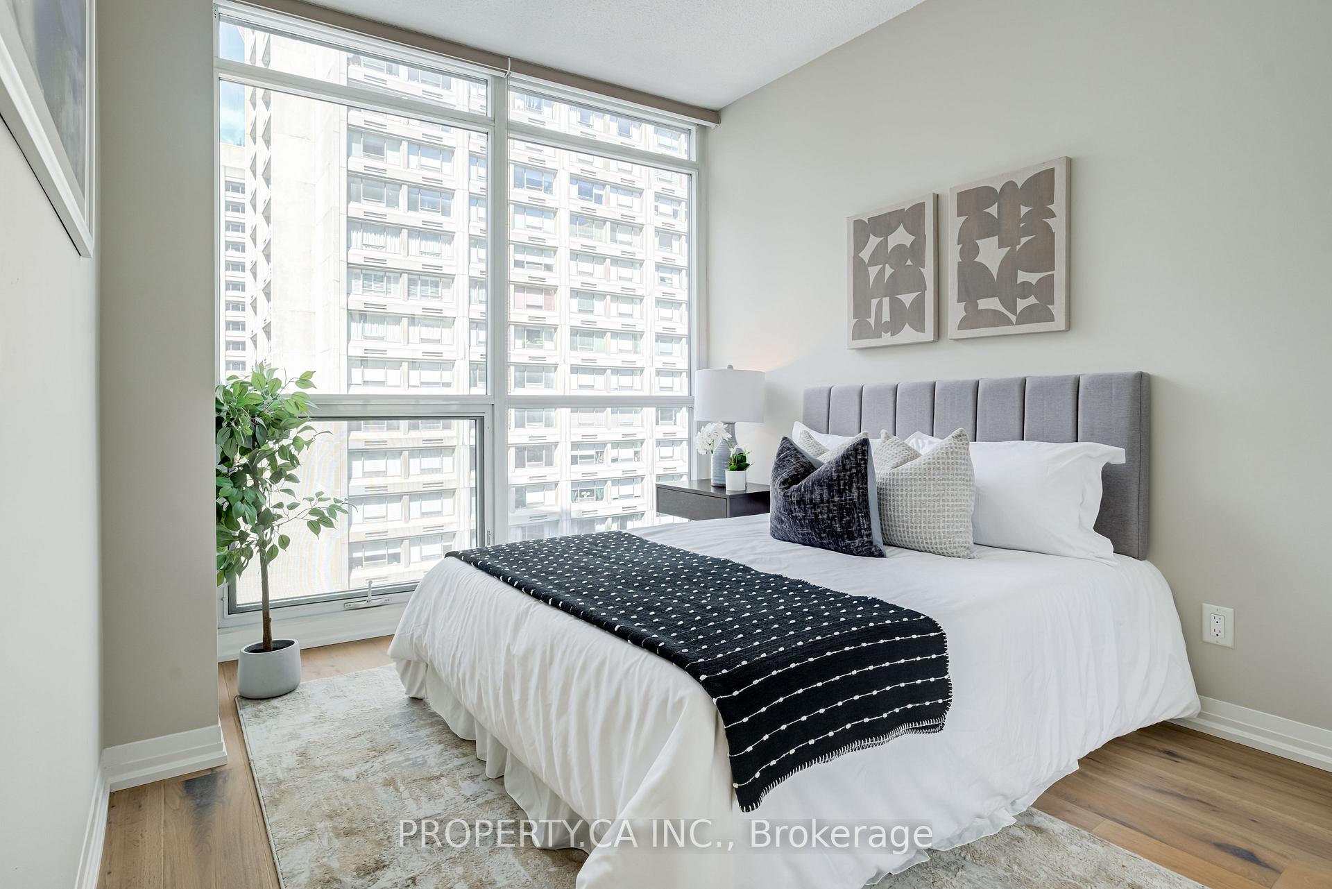 1121 Bay Street 904, Toronto Unit: 904